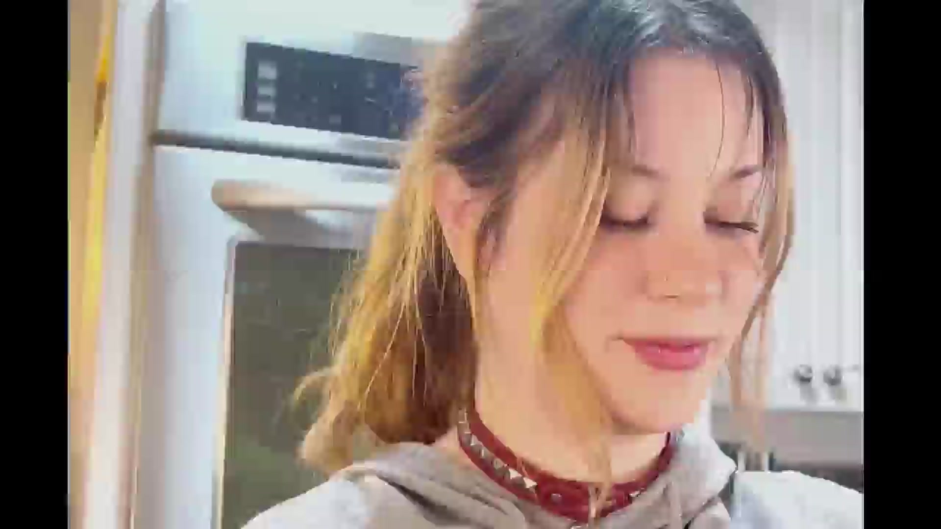 Gallery image thumbnail from flooziy's myfreecams stream on, 12/15/2024, 22:00 image 6 of 20