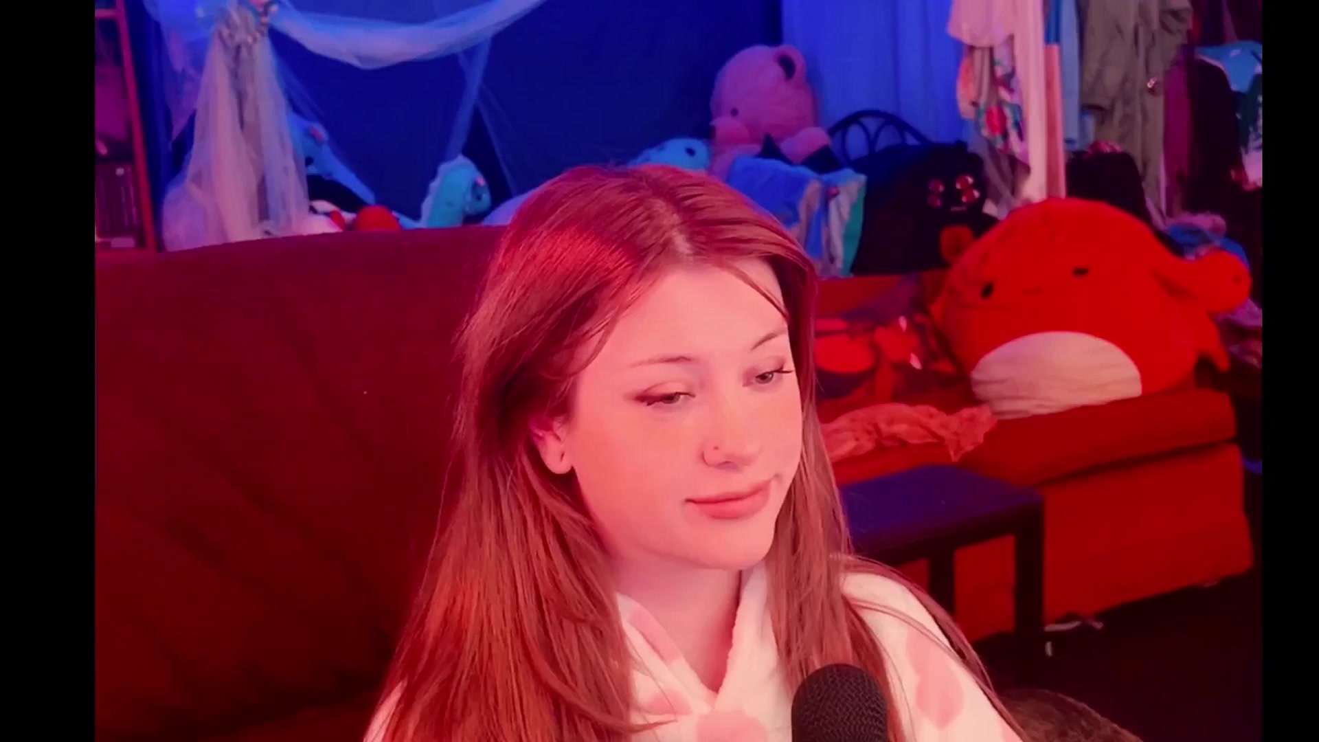 Gallery image thumbnail from flooziy's myfreecams stream on, 01/15/2025, 15:21 image 11 of 20