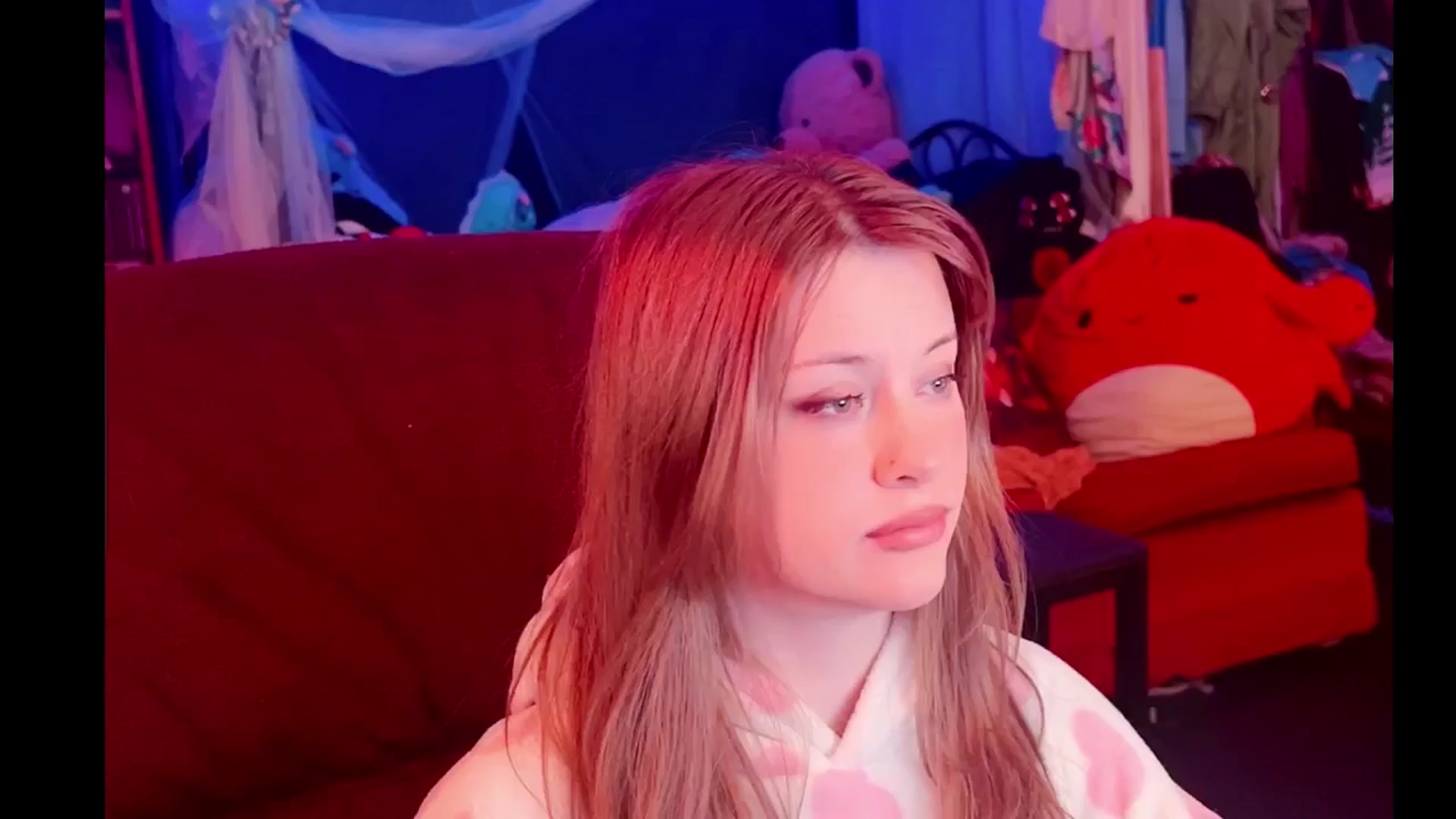 Gallery image thumbnail from flooziy's myfreecams stream on, 01/15/2025, 15:21 image 3 of 20