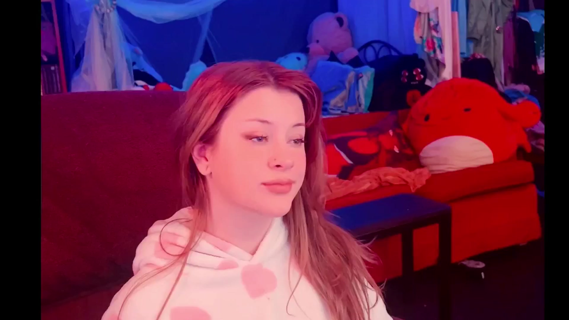 Gallery image thumbnail from flooziy's myfreecams stream on, 01/15/2025, 15:21 image 15 of 20