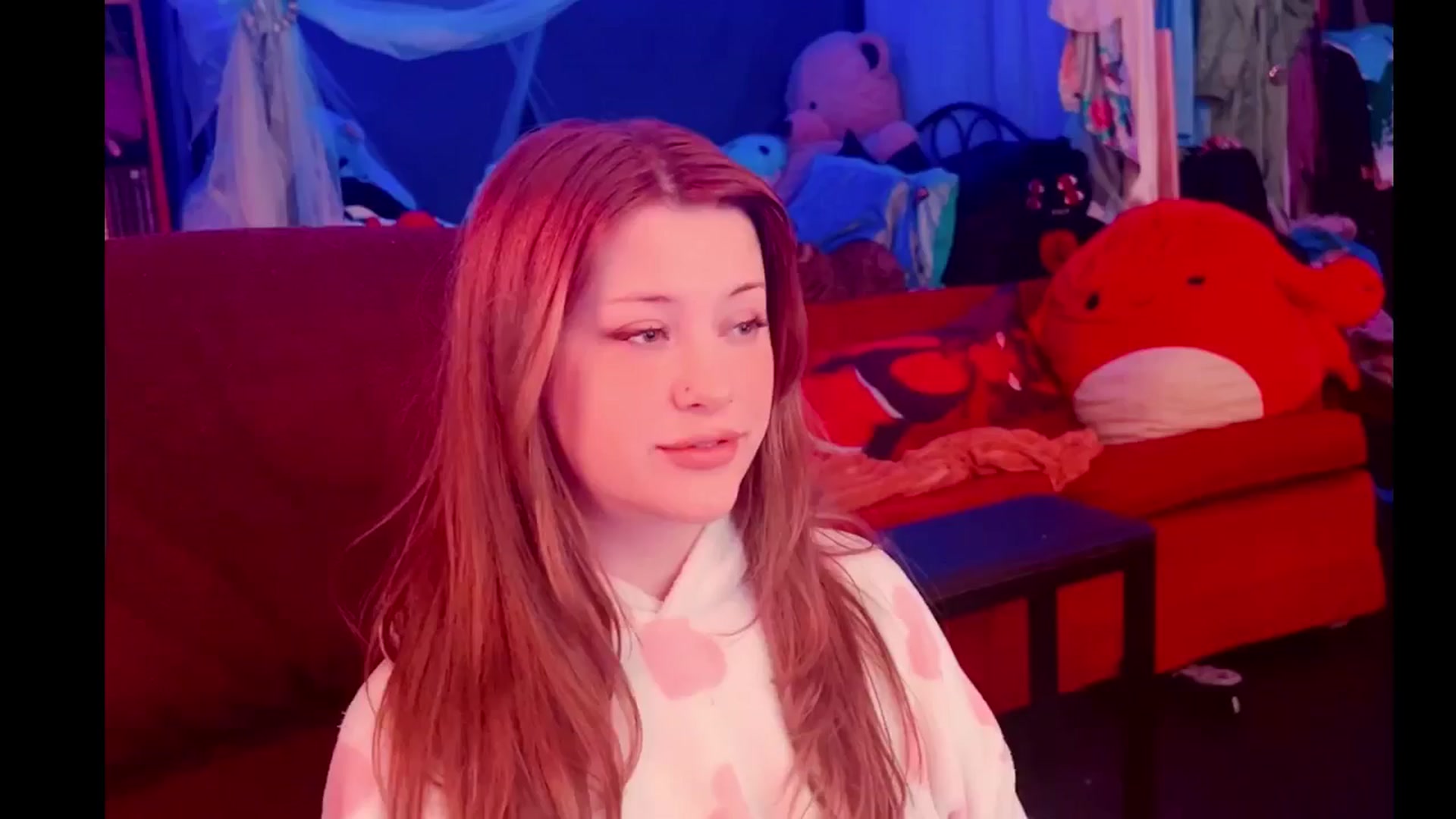 Gallery image thumbnail from flooziy's myfreecams stream on, 01/15/2025, 15:21 image 13 of 20