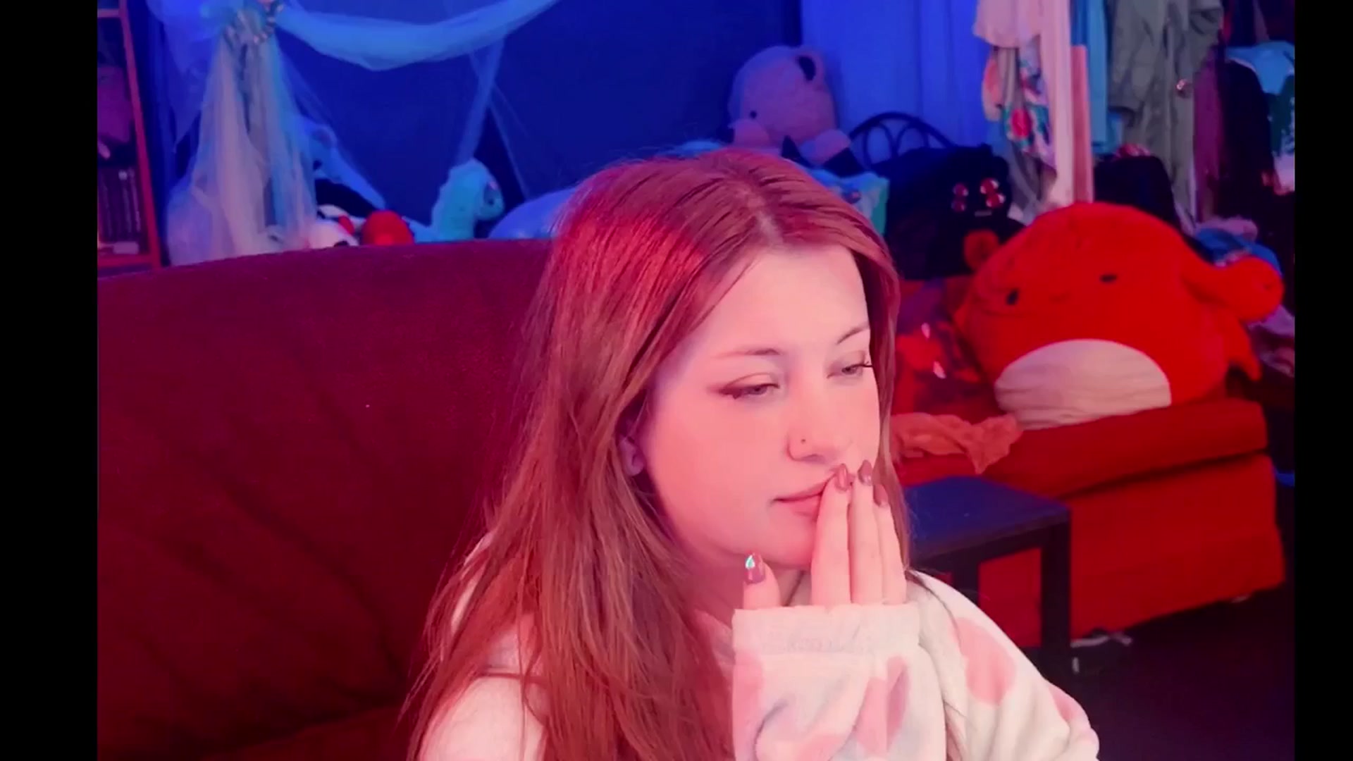 Gallery image thumbnail from flooziy's myfreecams stream on, 01/15/2025, 15:21 image 6 of 20