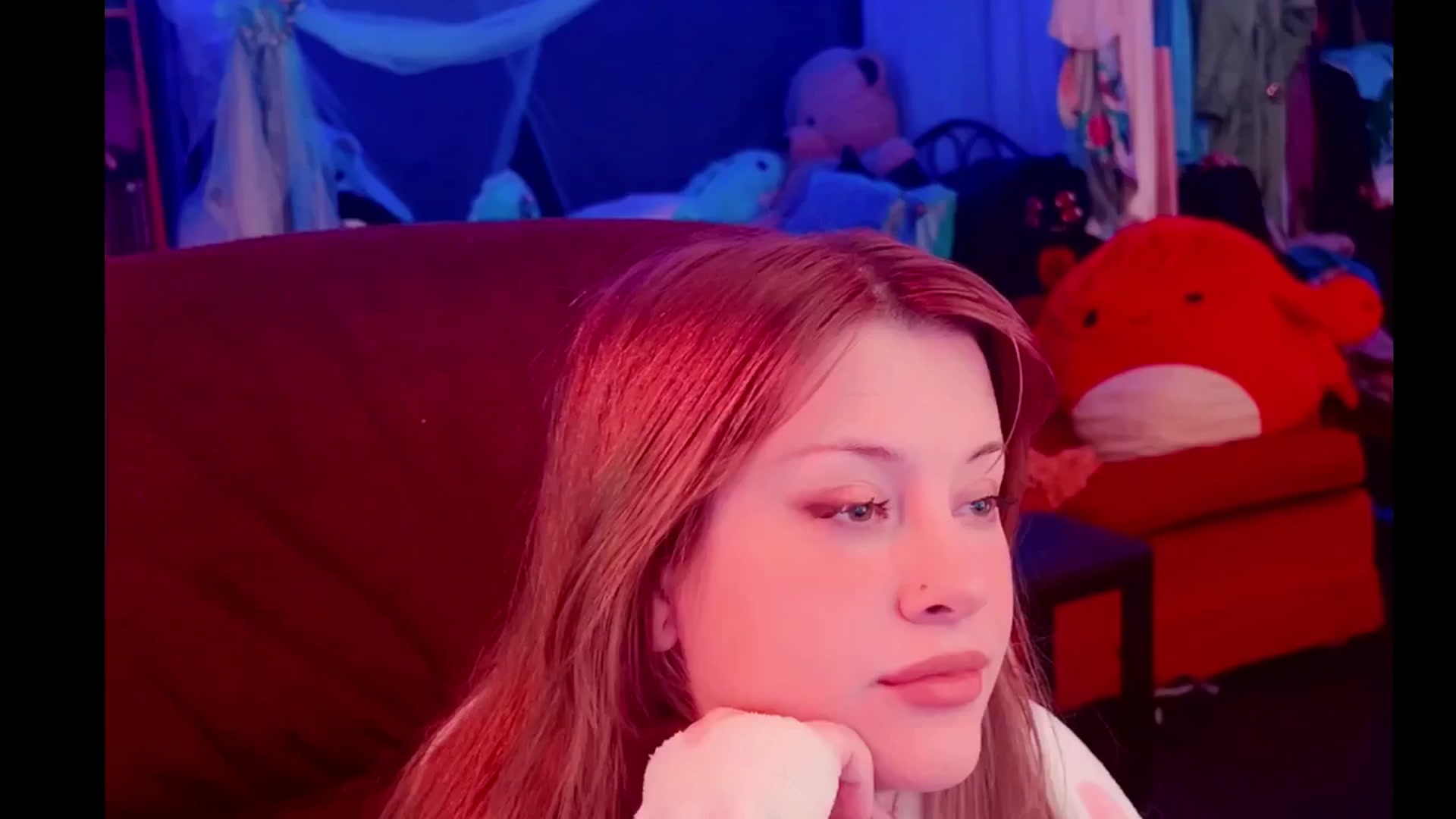 Gallery image thumbnail from flooziy's myfreecams stream on, 01/15/2025, 15:21 image 1 of 20