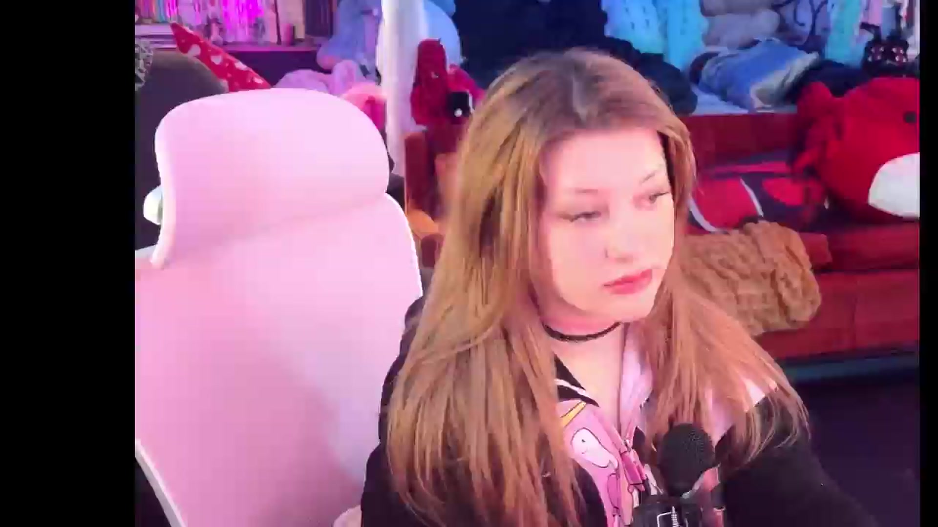 Gallery image thumbnail from flooziy's myfreecams stream on, 01/27/2025, 08:32 image 19 of 20