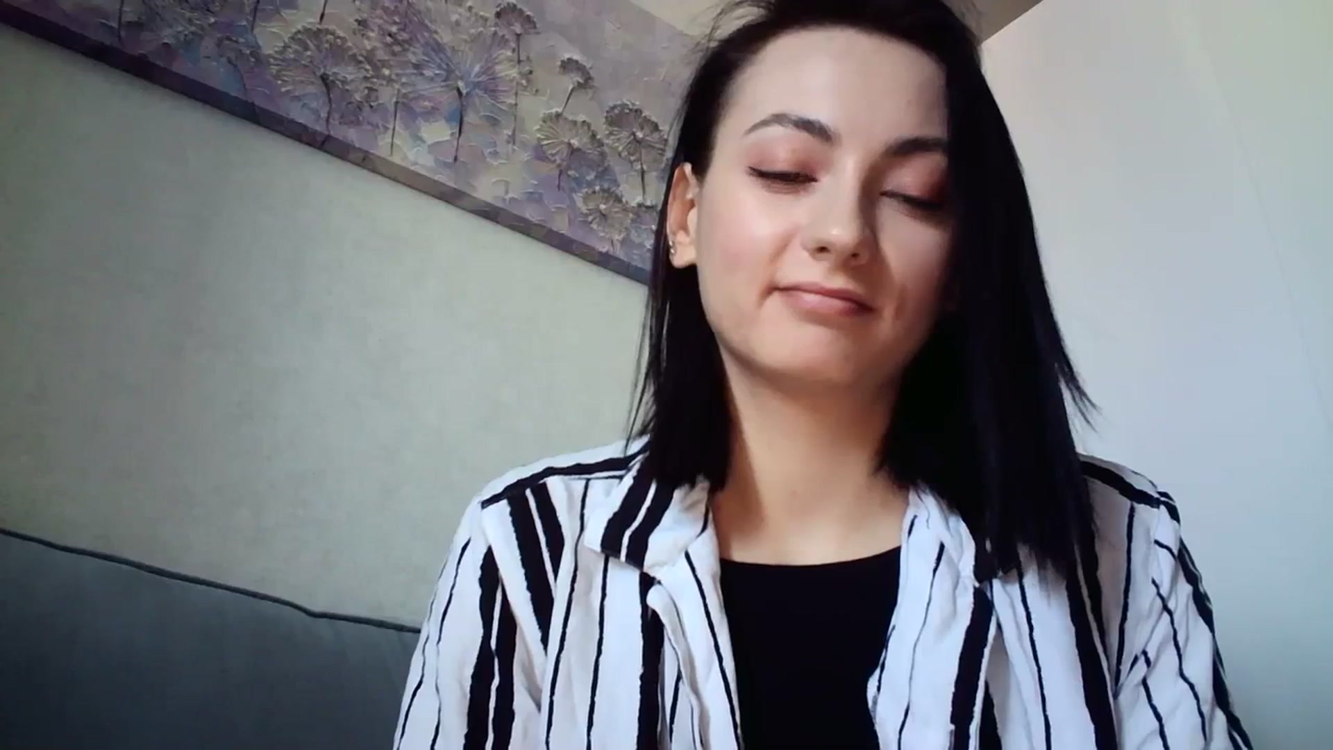 Gallery image thumbnail from flower_girll's myfreecams stream on, 04/09/2024, 10:09 image 6 of 20