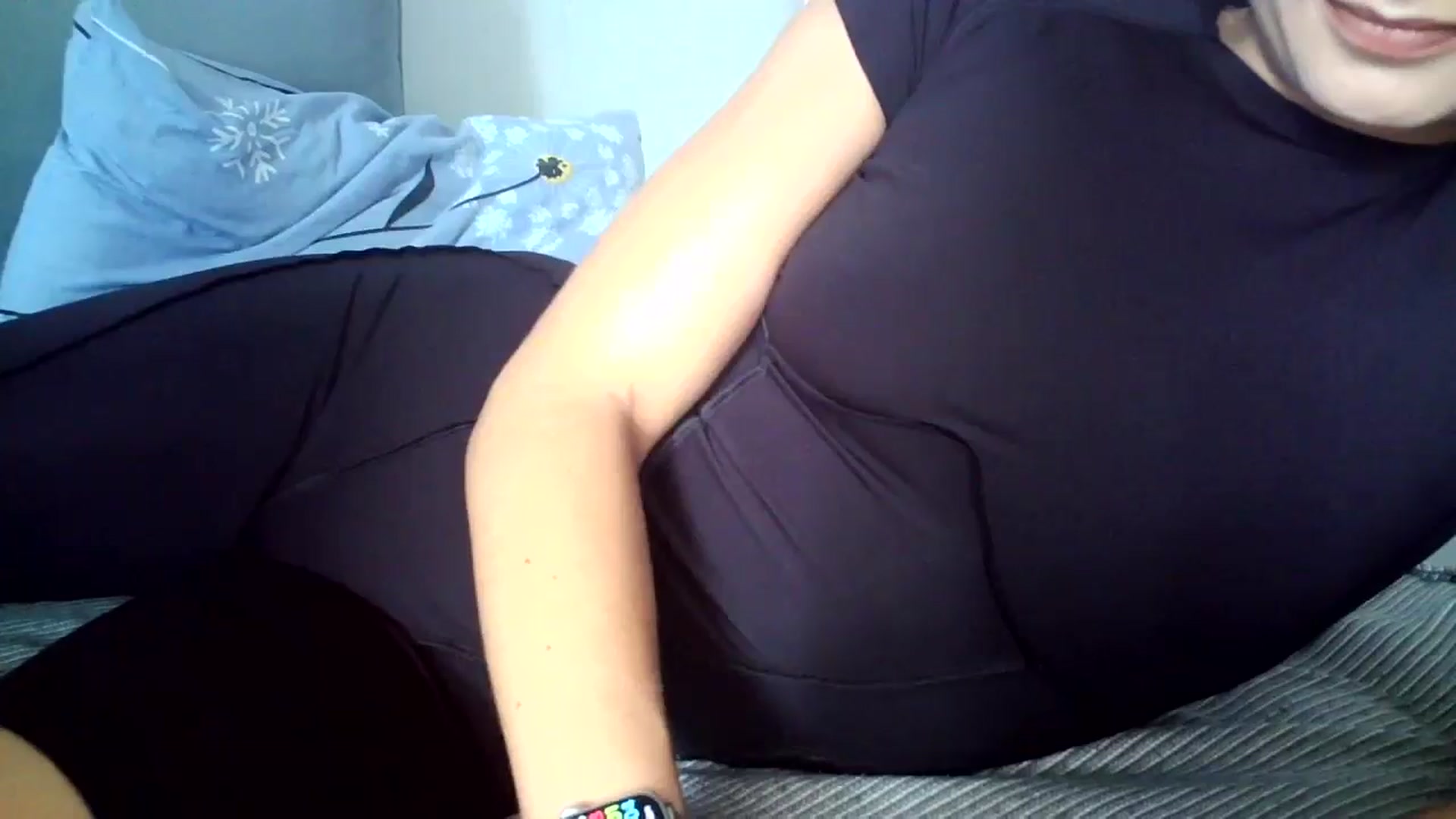 Gallery image thumbnail from flower_girll's myfreecams stream on, 08/16/2024, 10:16 image 15 of 20