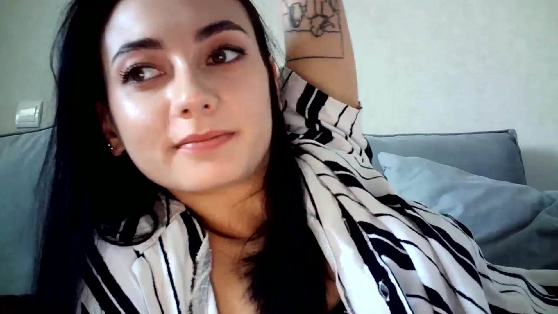 Gallery image thumbnail from flower_girll's myfreecams stream on, 10/10/2024, 10:14 image 2 of 20