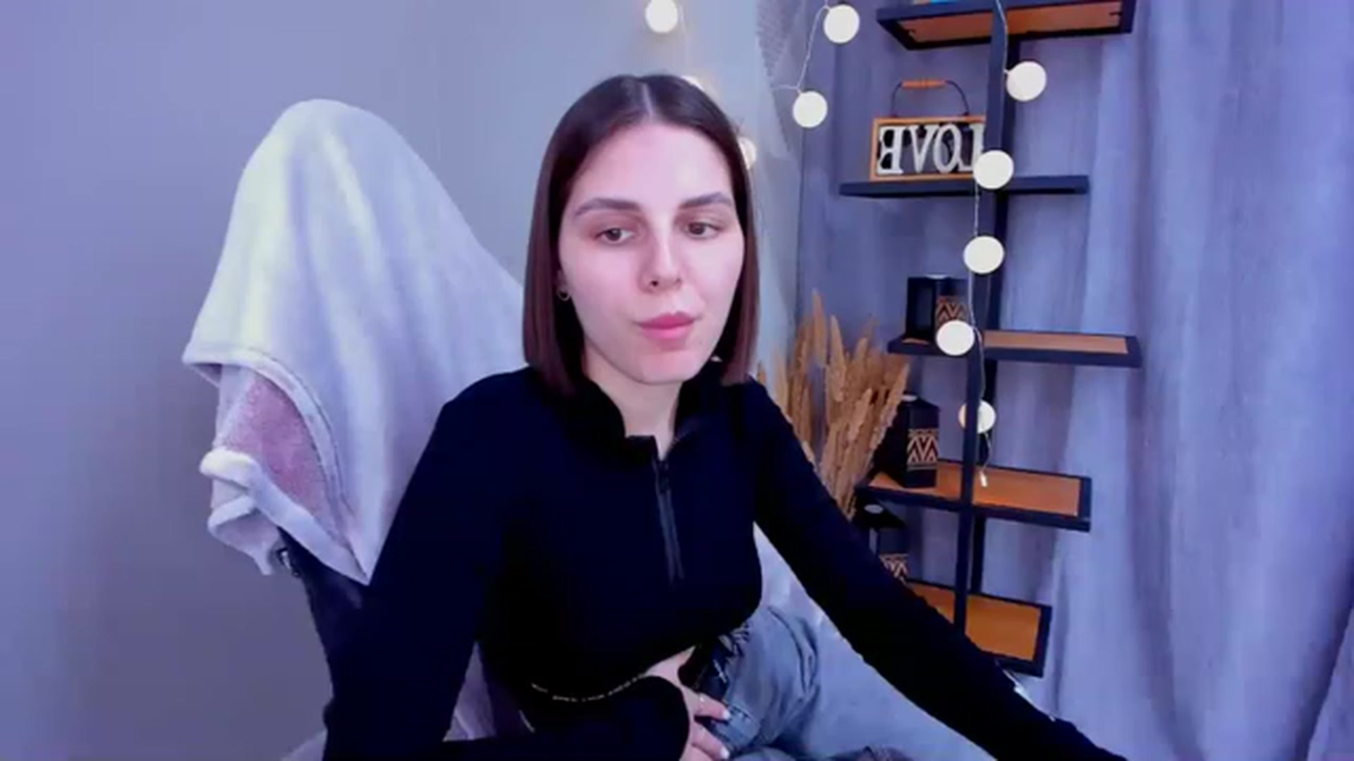Gallery image thumbnail from fly_helly's myfreecams stream on, 03/15/2023, 13:34 image 18 of 20