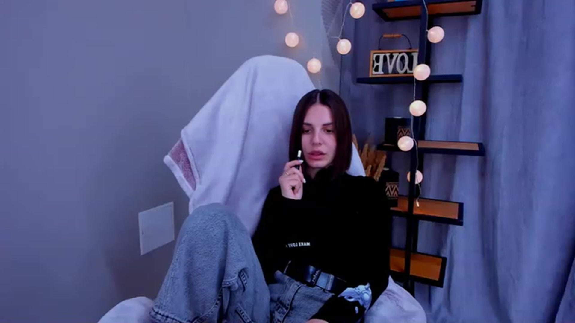 Gallery image thumbnail from fly_helly's myfreecams stream on, 03/15/2023, 13:34 image 16 of 20
