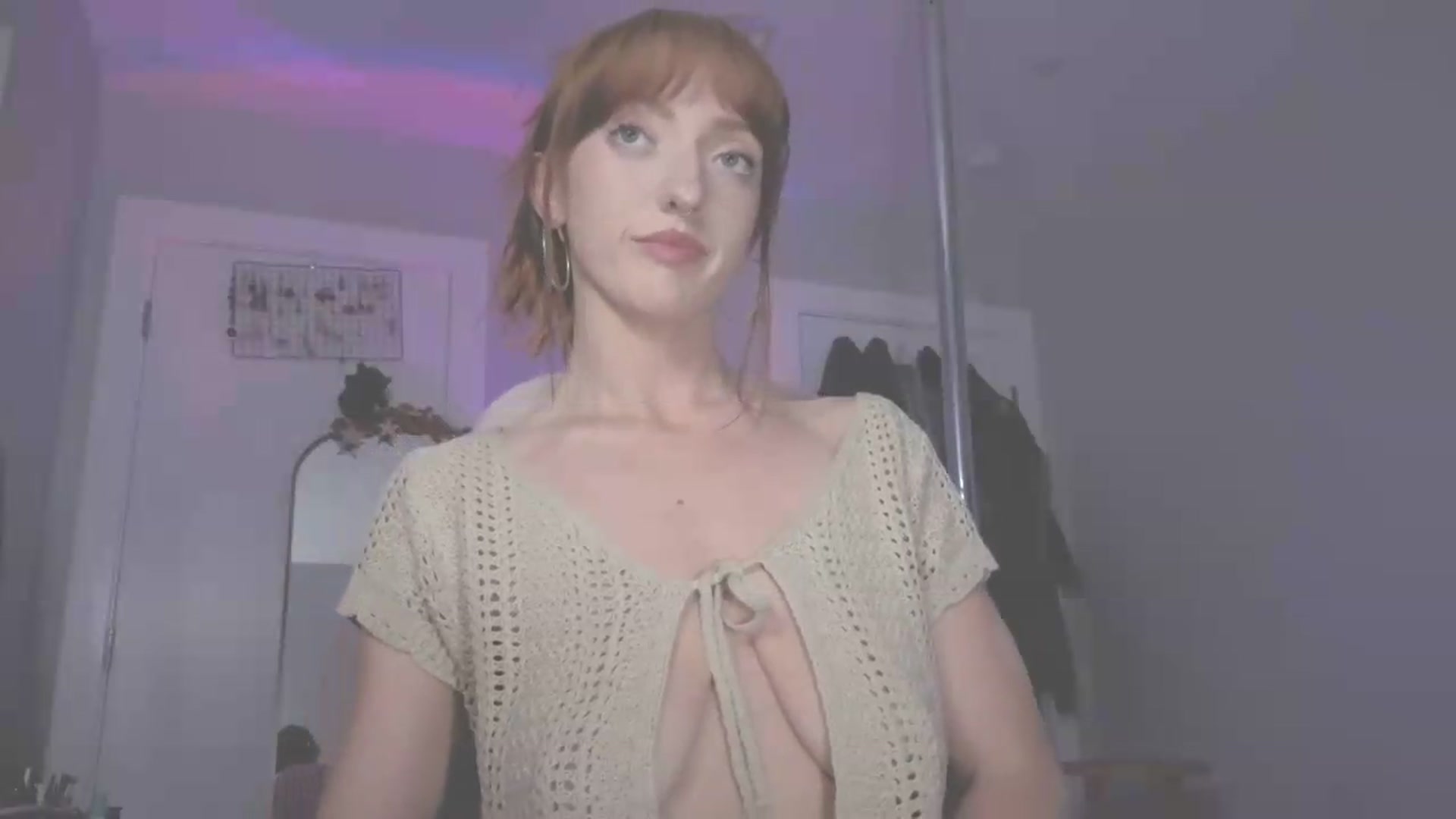 Gallery image thumbnail from foxxyyredd's myfreecams stream on, 05/31/2026, 10:27 image 4 of 20