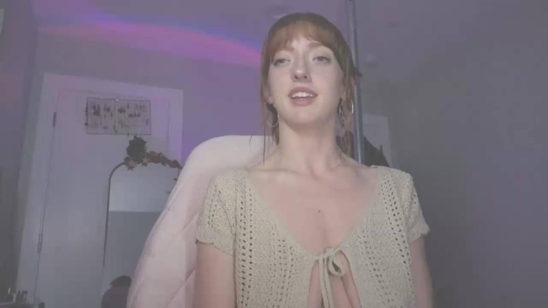 Gallery image thumbnail from foxxyyredd's myfreecams stream on, 05/31/2026, 10:27 image 9 of 20