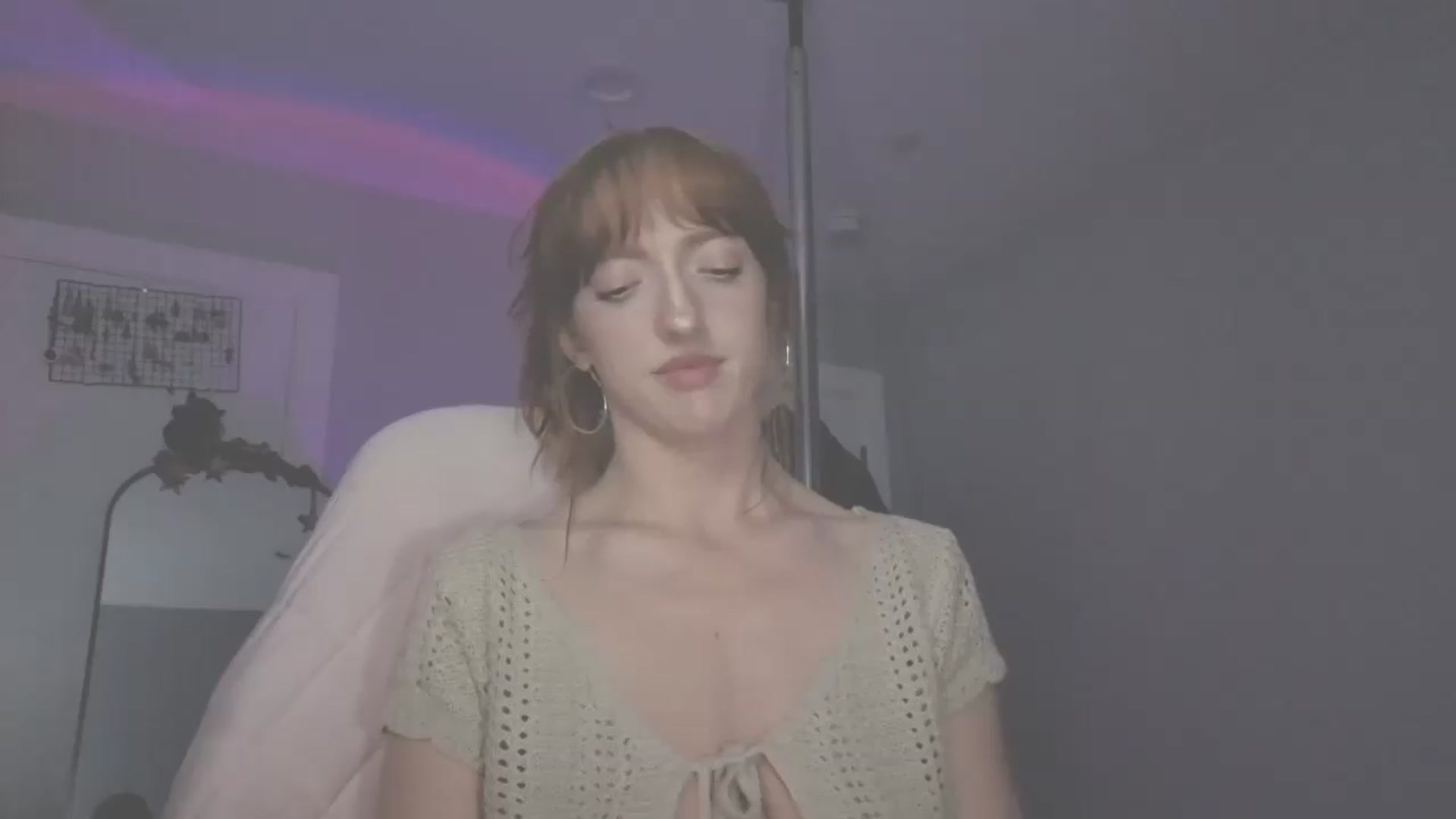 Gallery image thumbnail from foxxyyredd's myfreecams stream on, 05/31/2026, 10:27 image 12 of 20