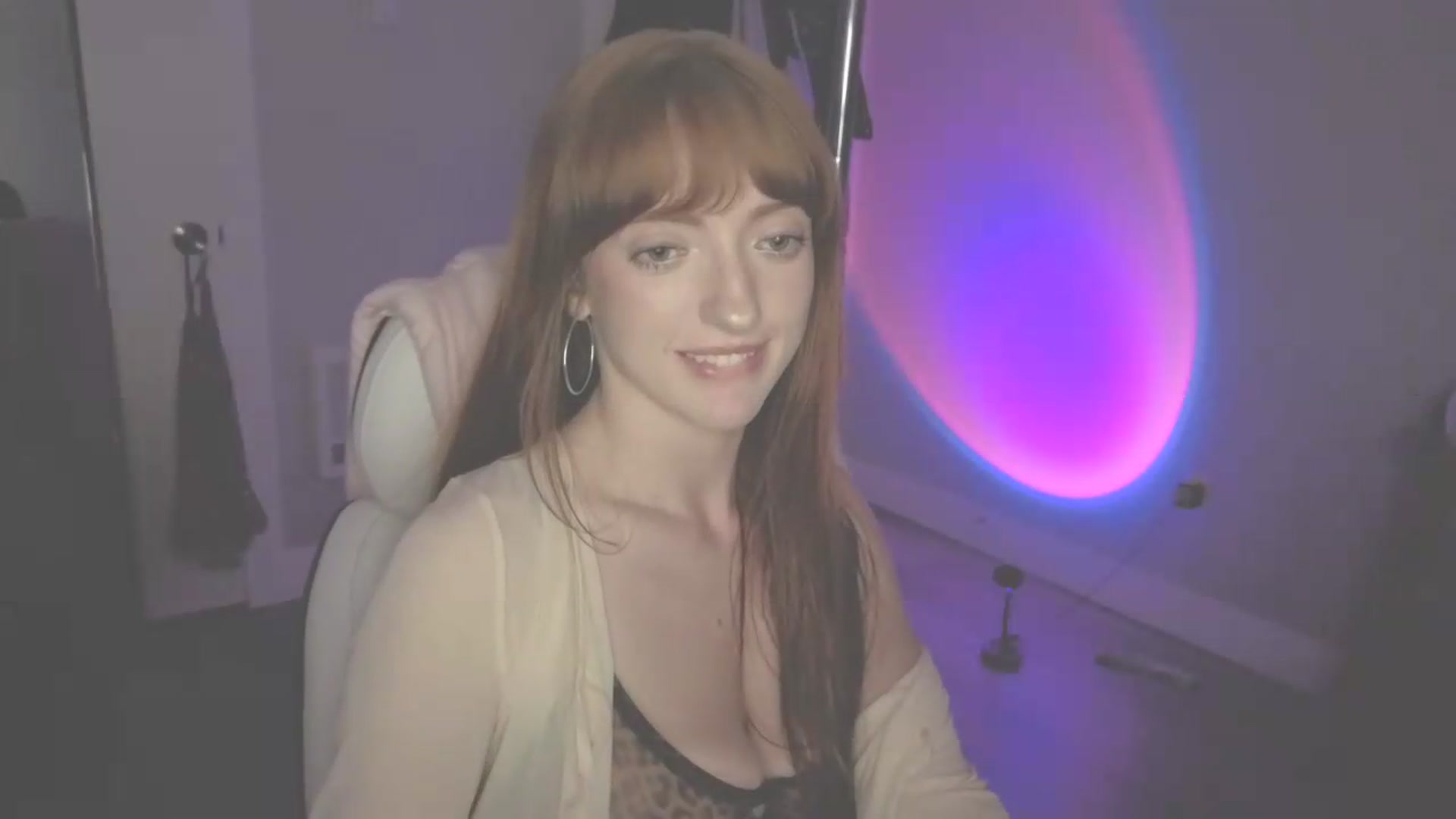 Gallery image thumbnail from foxxyyredd's myfreecams stream on, 06/06/2026, 09:30 image 11 of 20