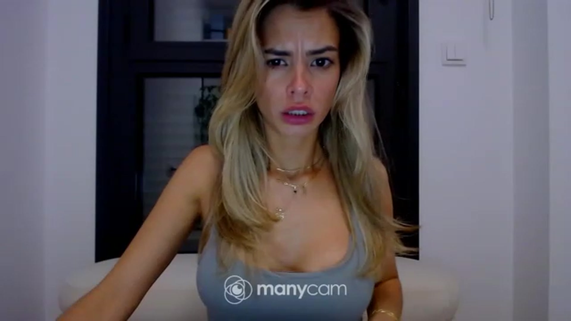 Gallery image thumbnail from fresagirl's myfreecams stream on, 12/21/2022, 02:10 image 10 of 20