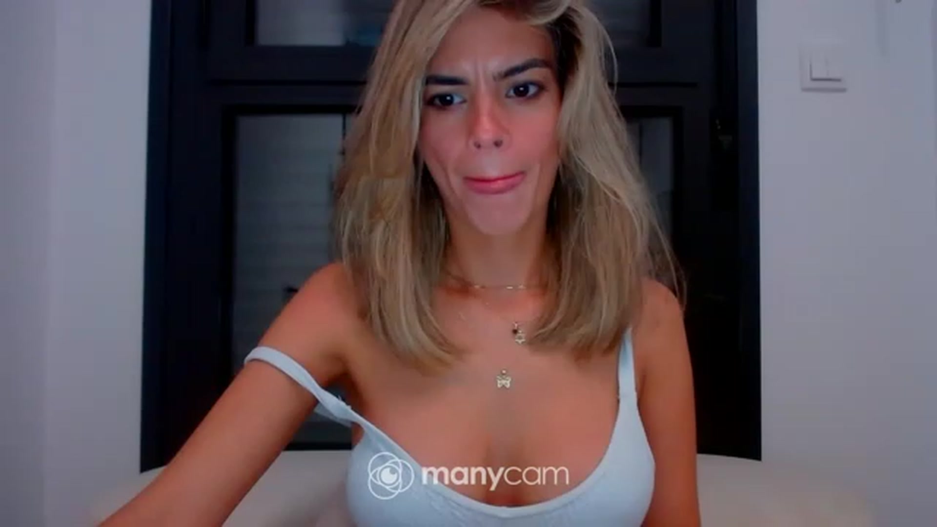Gallery image thumbnail from fresagirl's myfreecams stream on, 12/22/2022, 01:23 image 14 of 20
