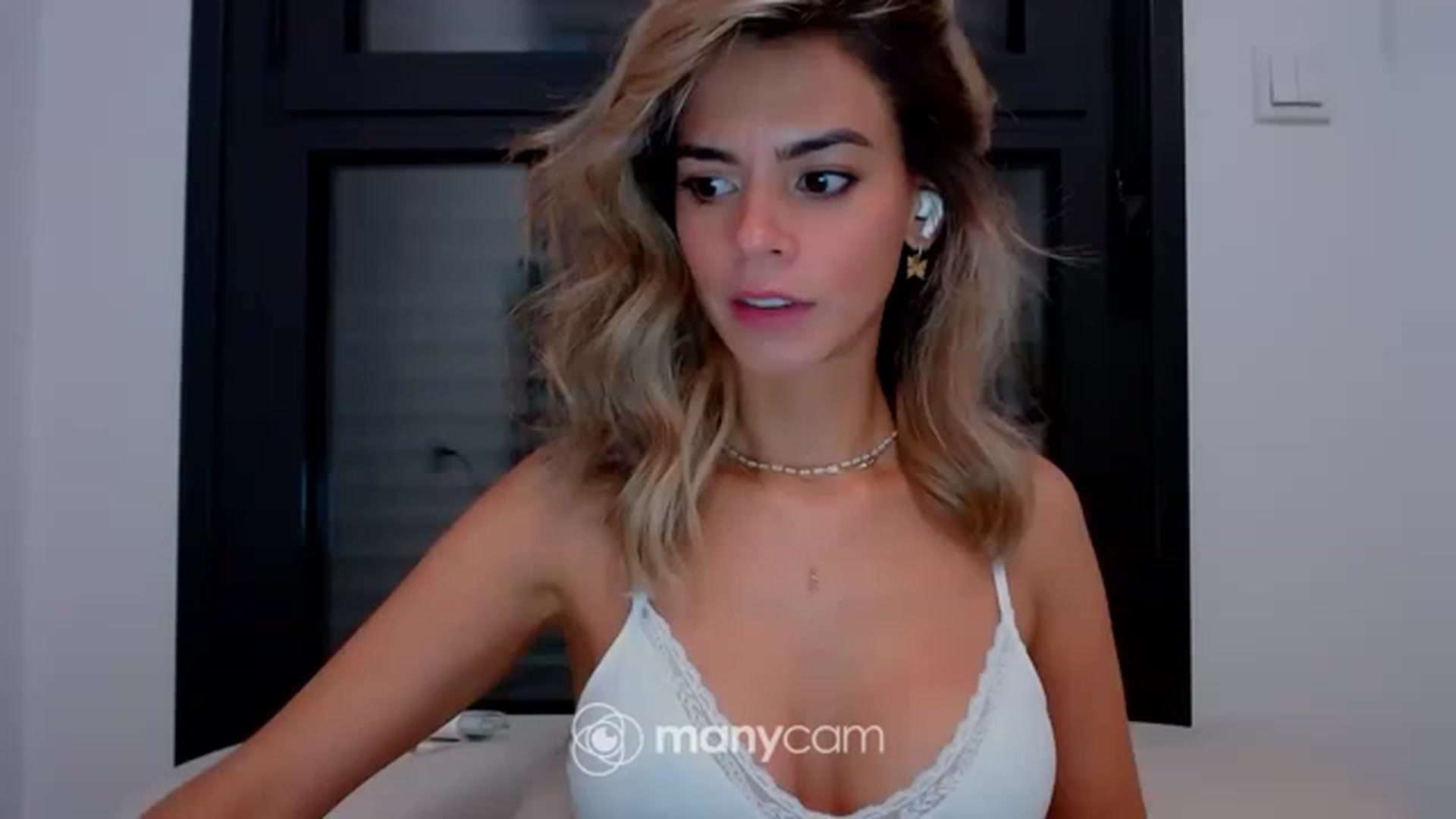 Gallery image thumbnail from fresagirl's myfreecams stream on, 01/05/2023, 01:33 image 6 of 20