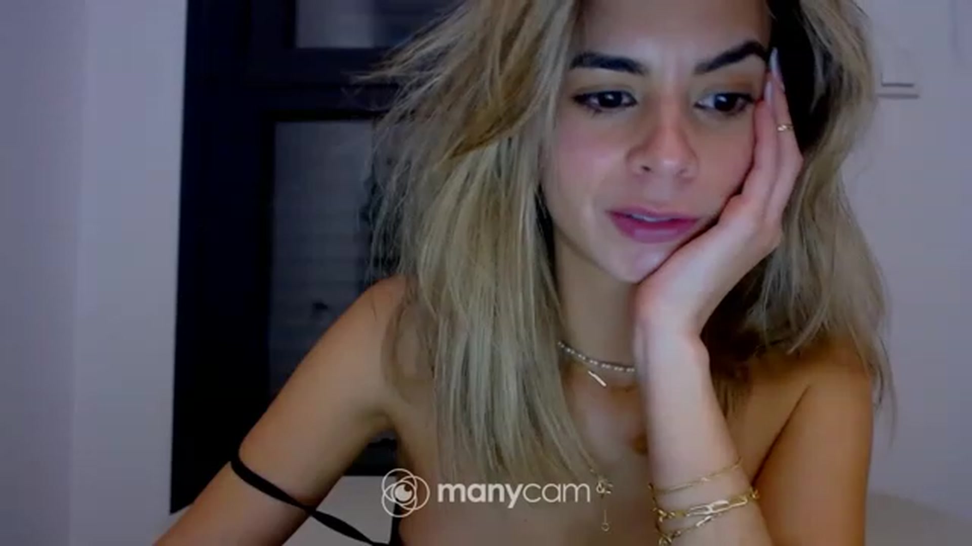 Gallery image thumbnail from fresagirl's myfreecams stream on, 01/10/2023, 02:48 image 13 of 20