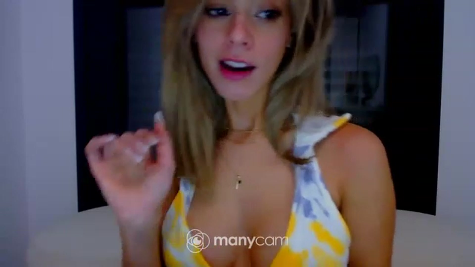 Gallery image thumbnail from fresagirl's myfreecams stream on, 01/28/2023, 24:03 image 16 of 20