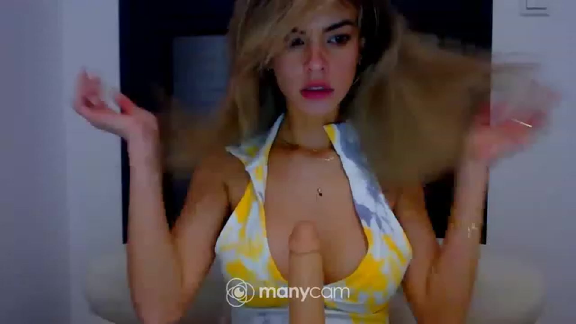 Gallery image thumbnail from fresagirl's myfreecams stream on, 01/28/2023, 24:03 image 11 of 20