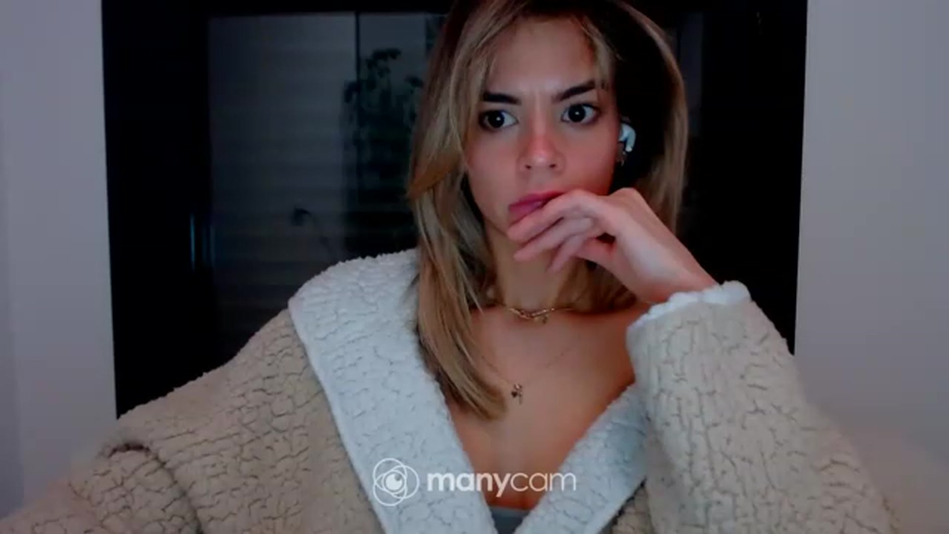 Gallery image thumbnail from fresagirl's myfreecams stream on, 02/07/2023, 02:08 image 19 of 20