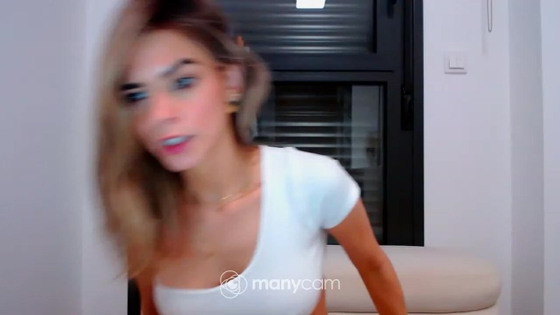 Gallery image thumbnail from fresagirl's myfreecams stream on, 02/07/2023, 23:07 image 16 of 20