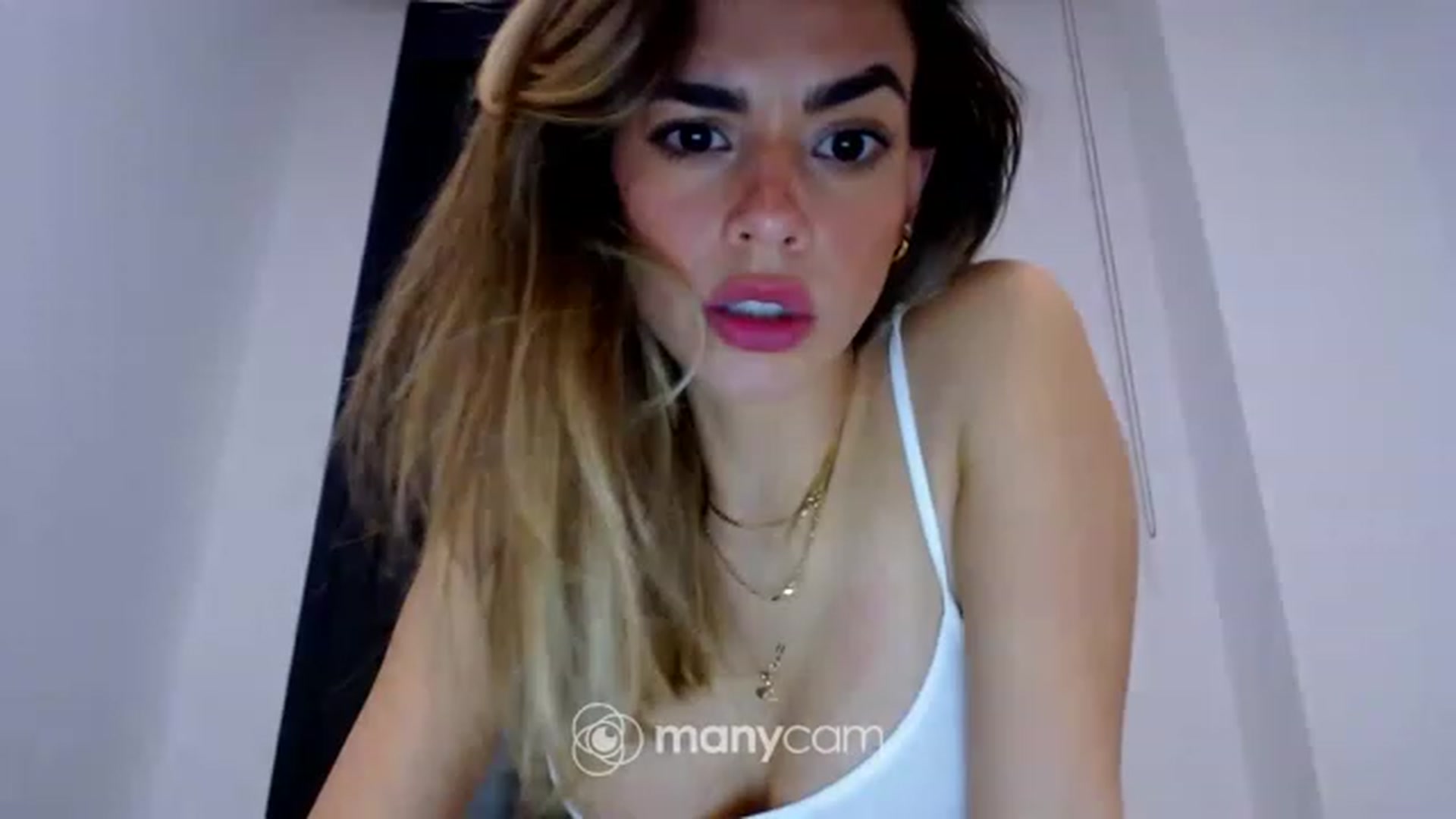 Gallery image thumbnail from fresagirl's myfreecams stream on, 03/23/2023, 17:07 image 3 of 20