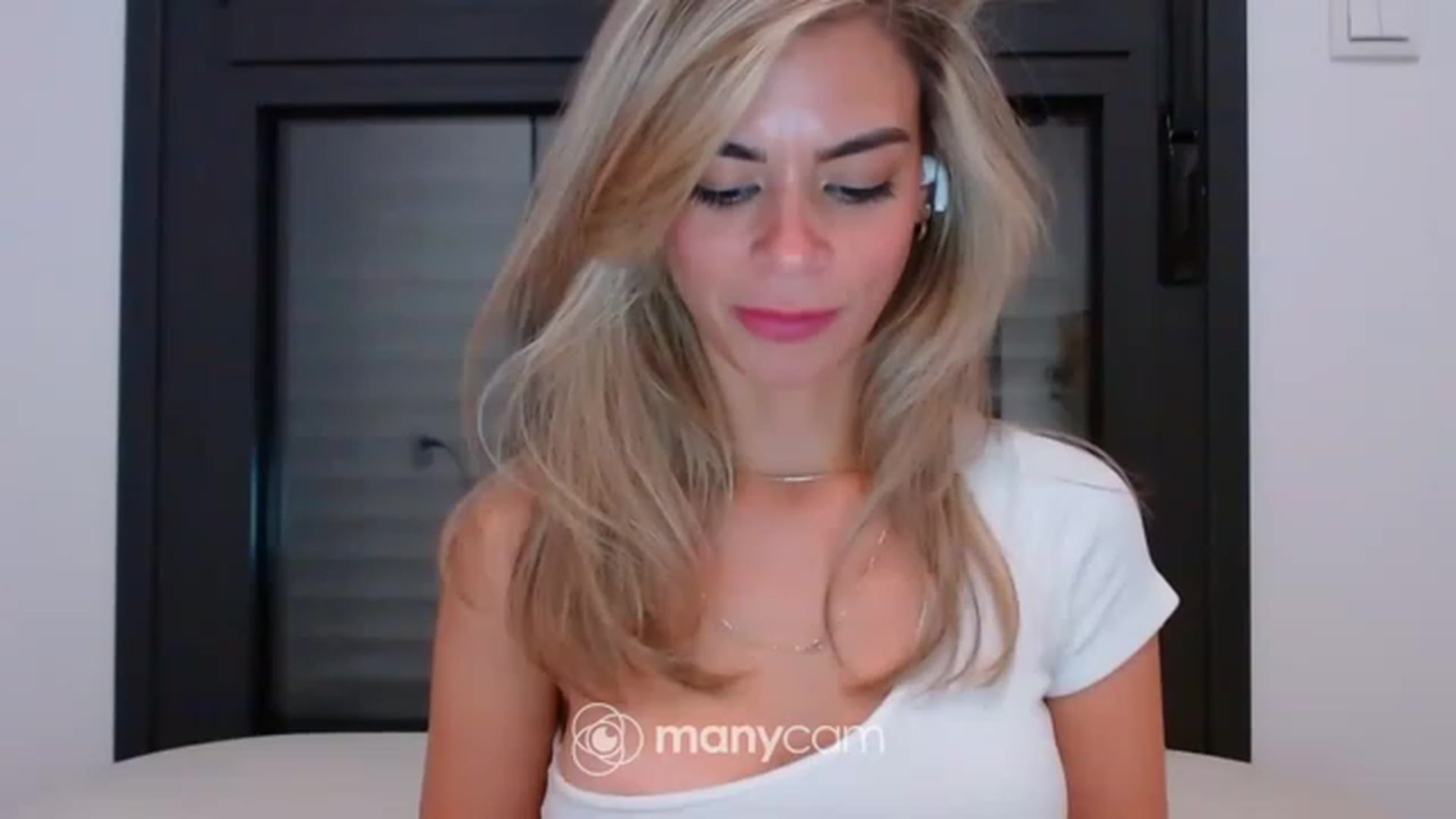 Gallery image thumbnail from fresagirl's myfreecams stream on, 05/11/2023, 01:19 image 3 of 20
