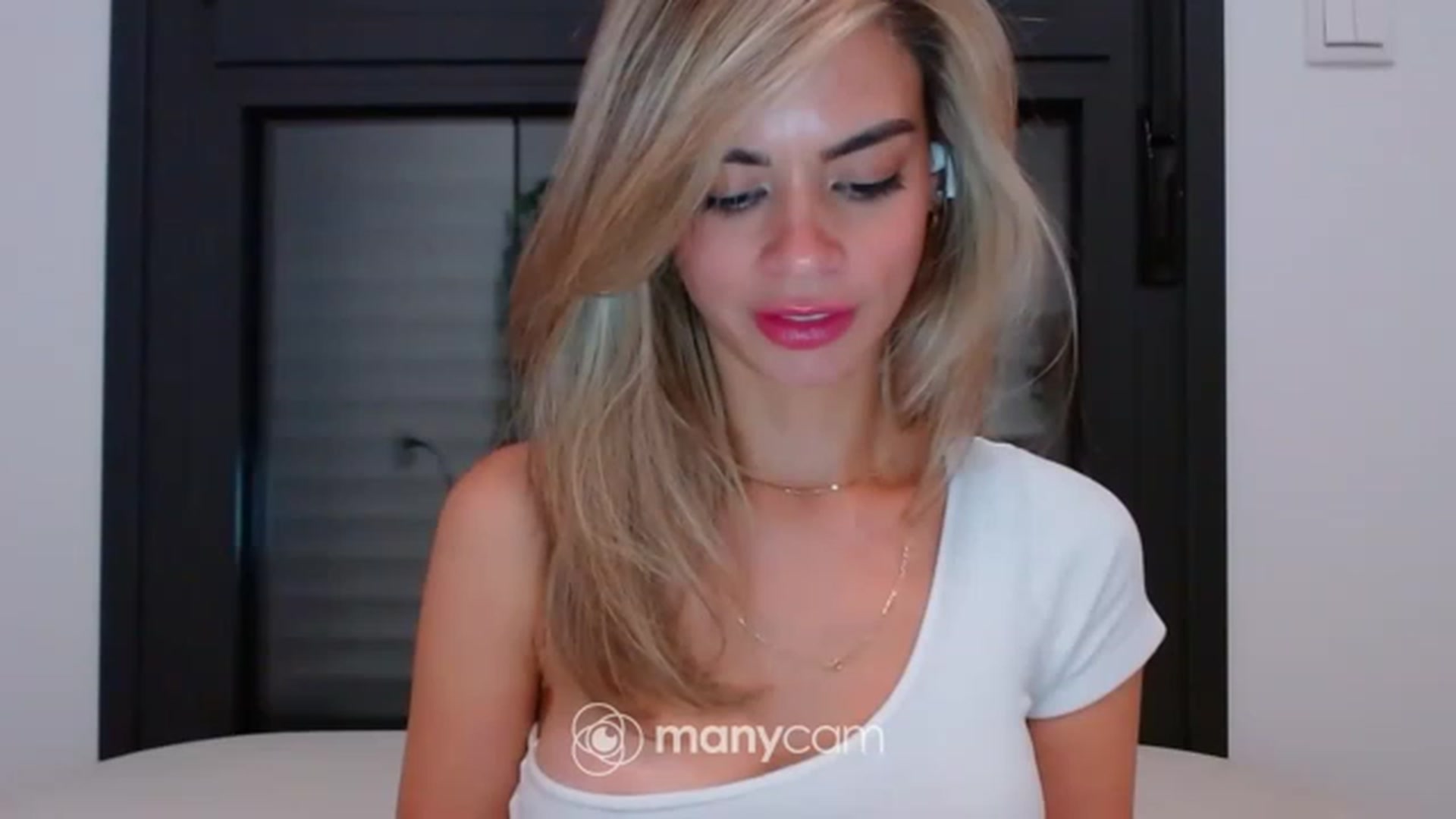 Gallery image thumbnail from fresagirl's myfreecams stream on, 05/11/2023, 01:19 image 9 of 20