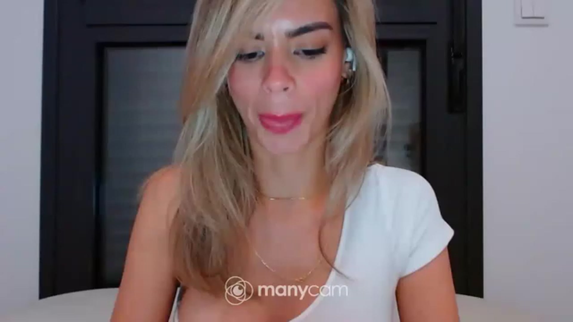 Gallery image thumbnail from fresagirl's myfreecams stream on, 05/11/2023, 01:19 image 12 of 20