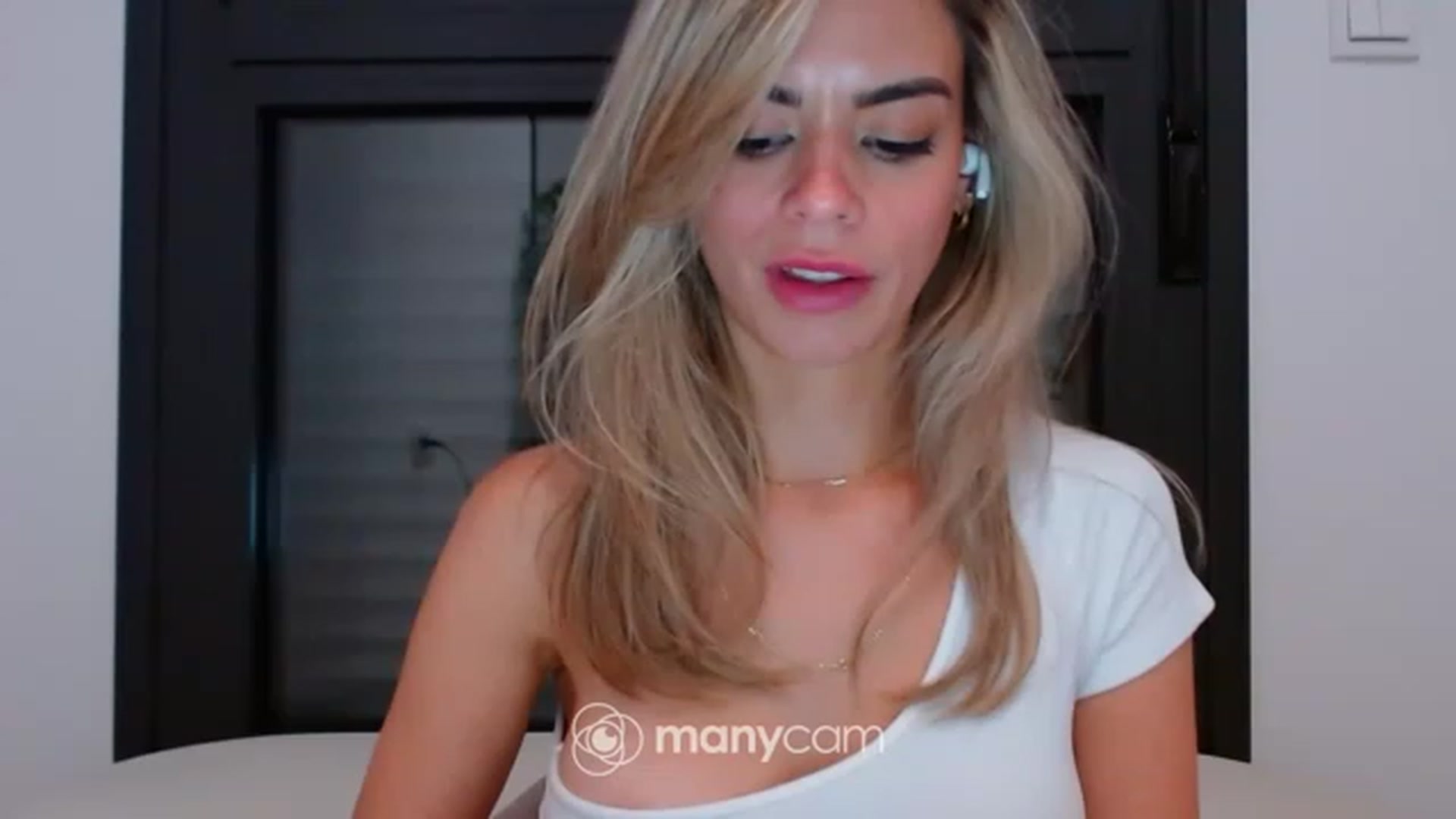 Gallery image thumbnail from fresagirl's myfreecams stream on, 05/11/2023, 01:19 image 4 of 20