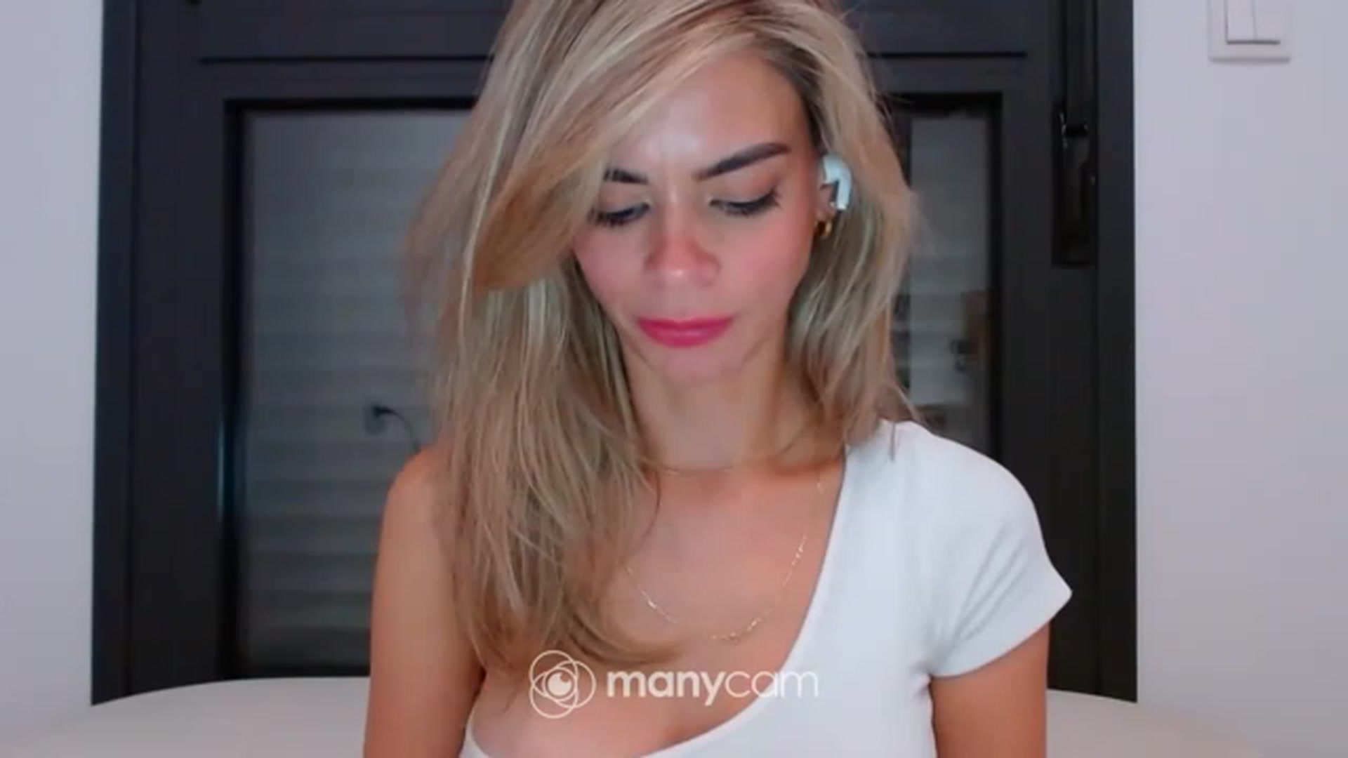 Gallery image thumbnail from fresagirl's myfreecams stream on, 05/11/2023, 01:19 image 17 of 20
