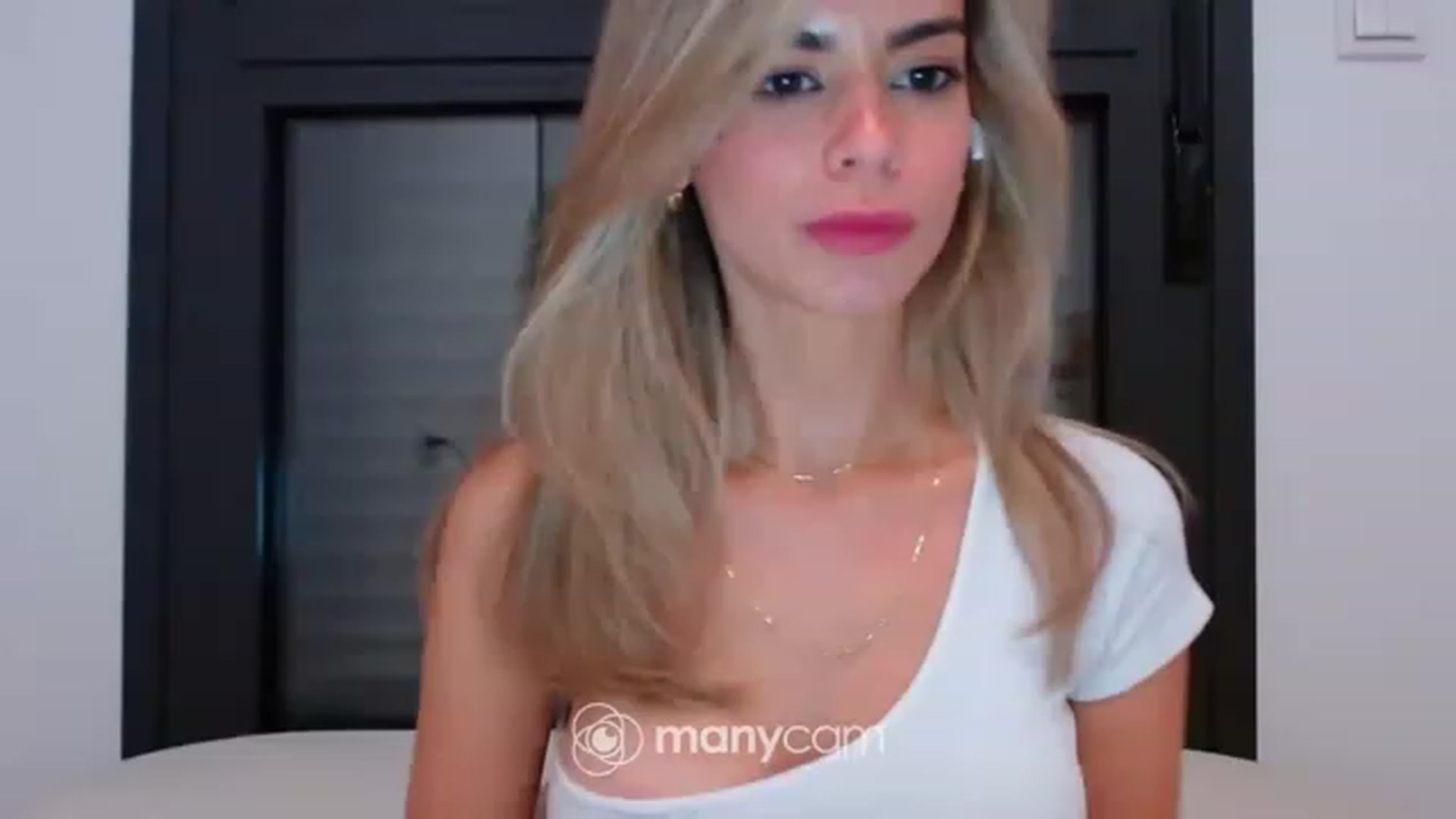 Gallery image thumbnail from fresagirl's myfreecams stream on, 05/11/2023, 01:19 image 6 of 20
