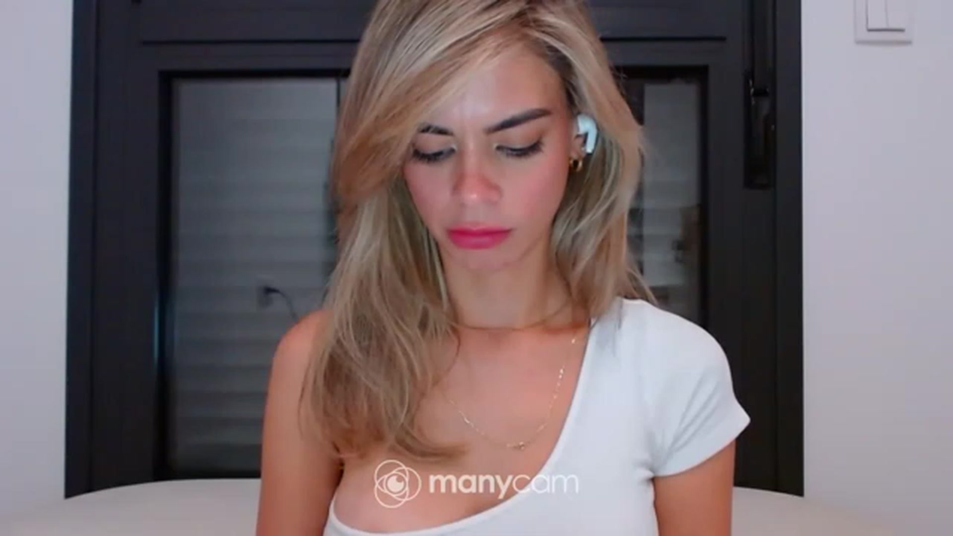 Gallery image thumbnail from fresagirl's myfreecams stream on, 05/11/2023, 01:19 image 18 of 20