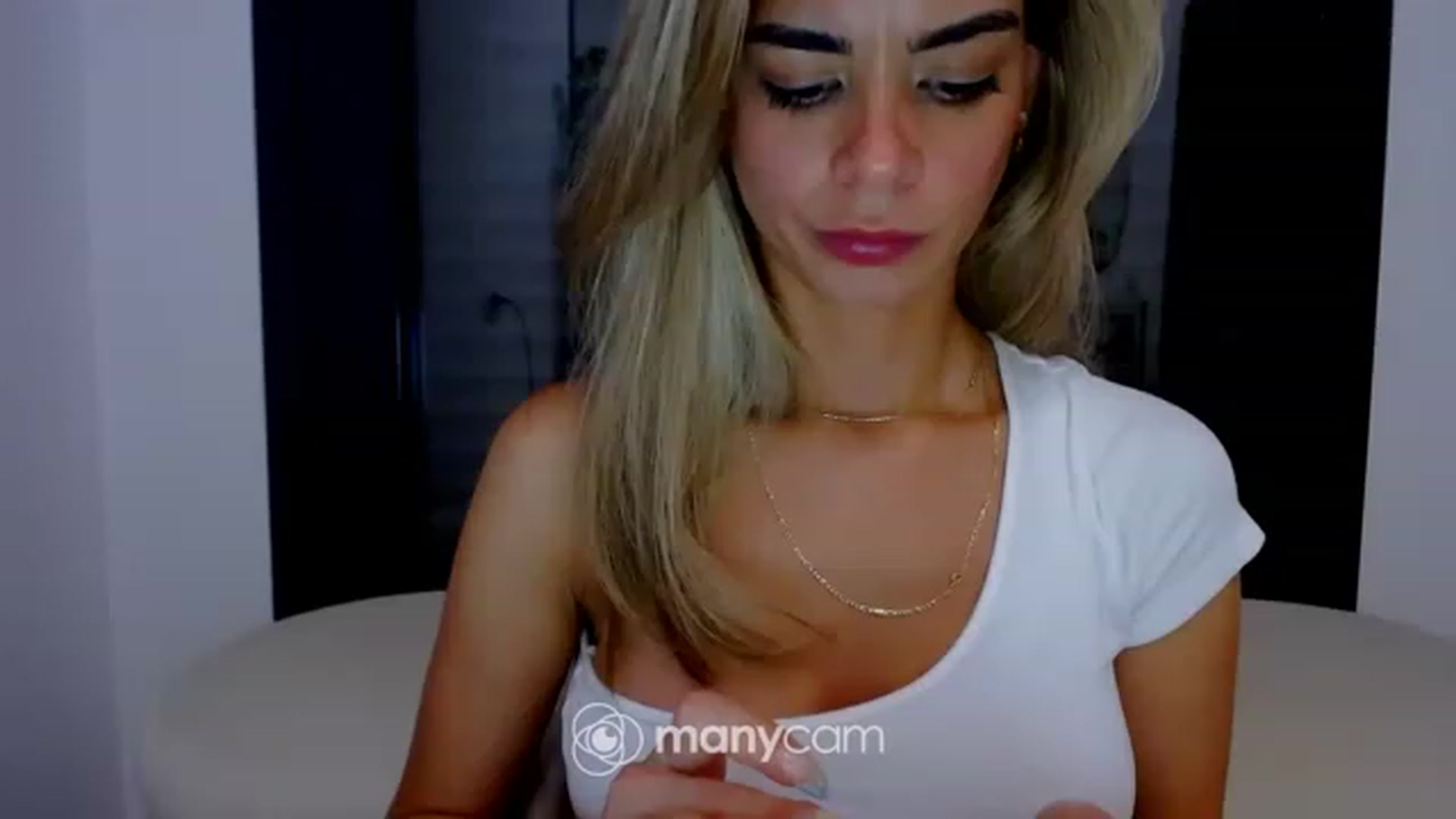 Gallery image thumbnail from fresagirl's myfreecams stream on, 05/24/2023, 02:20 image 12 of 20