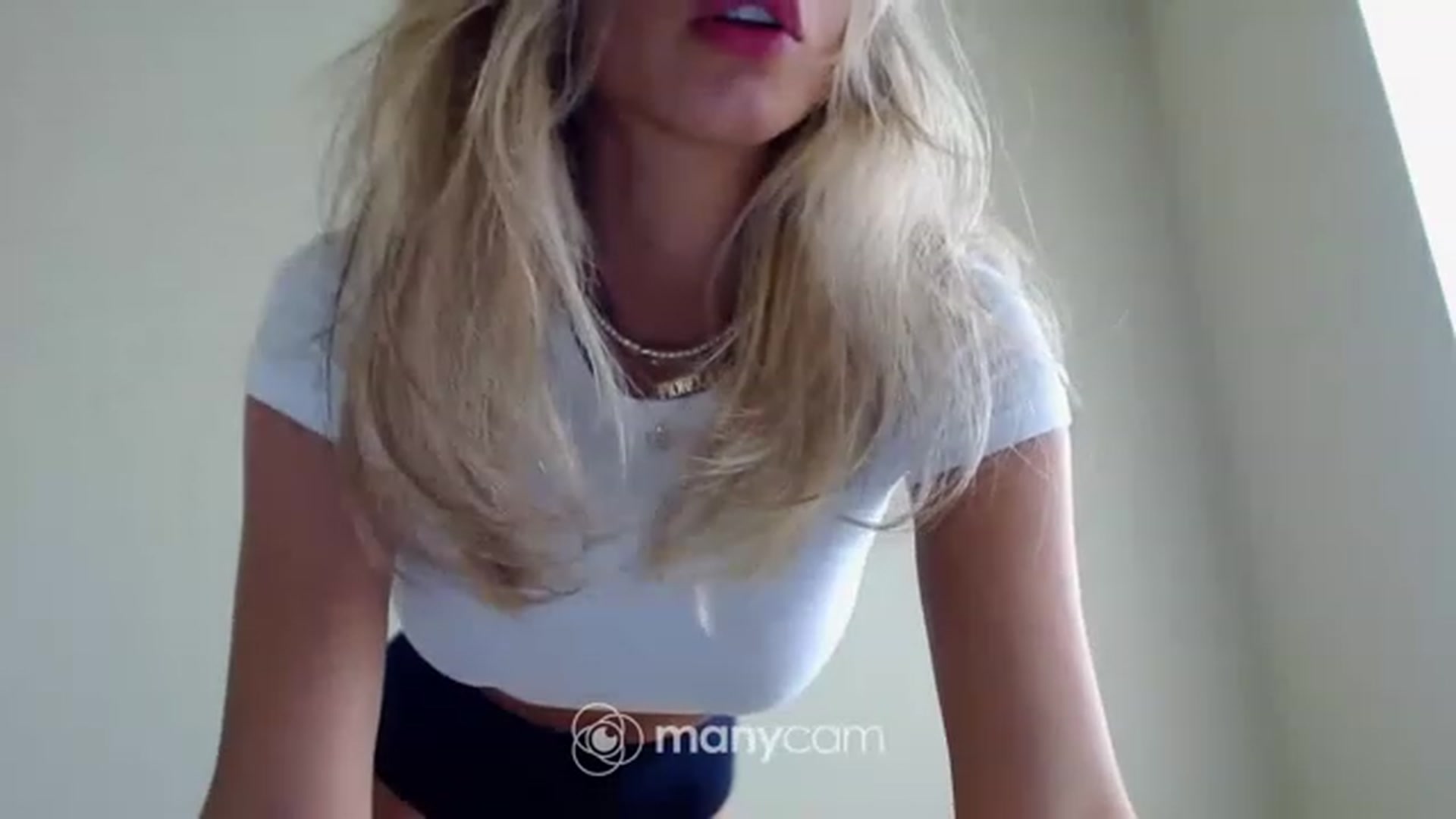Gallery image thumbnail from fresagirl's myfreecams stream on, 06/05/2023, 18:47 image 15 of 20