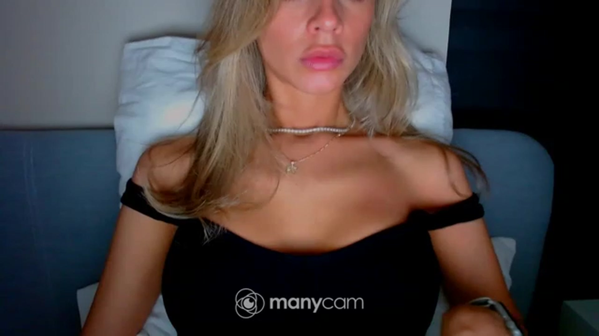 Gallery image thumbnail from fresagirl's myfreecams stream on, 06/09/2023, 19:11 image 13 of 20