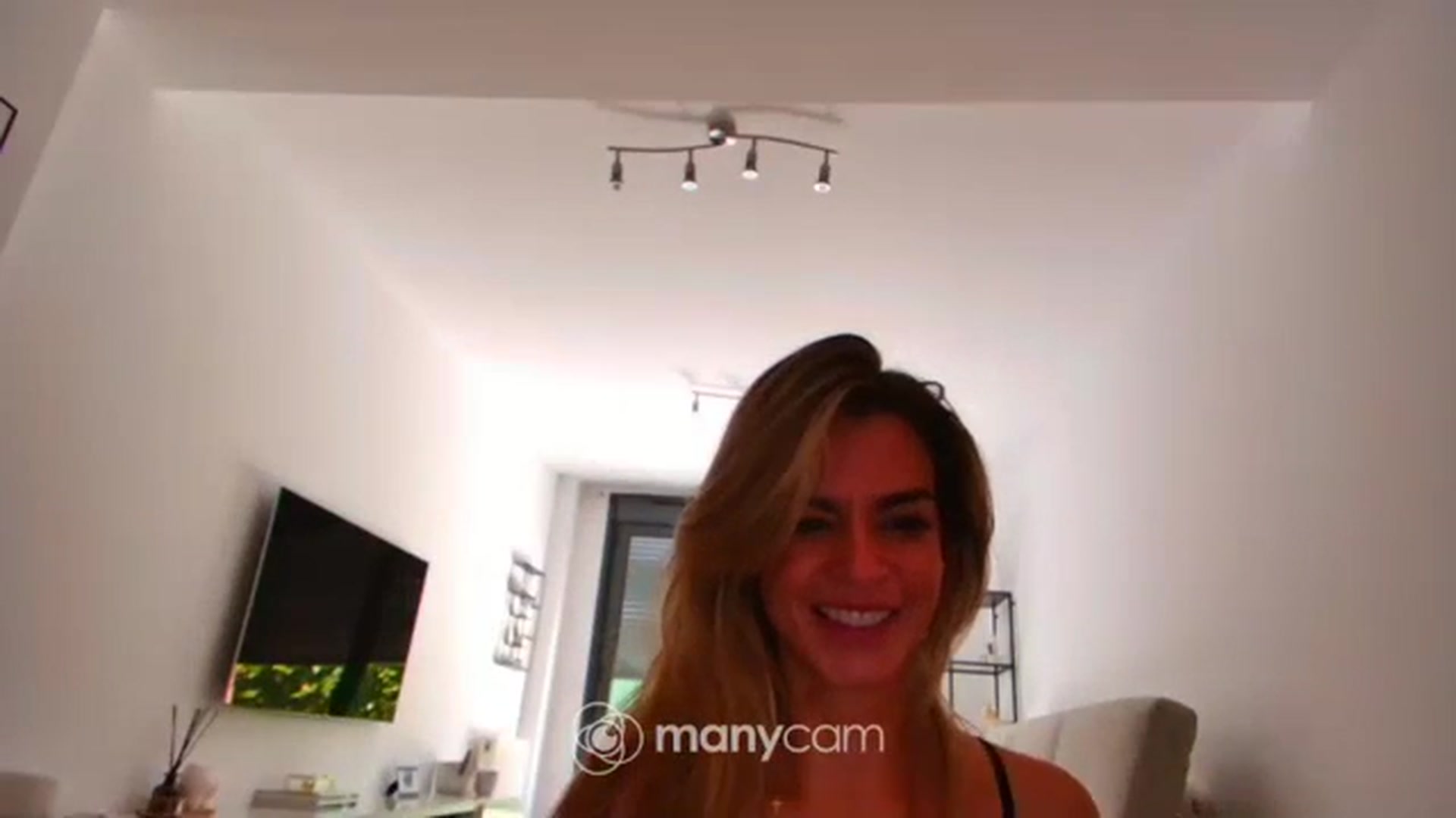 Gallery image thumbnail from fresagirl's myfreecams stream on, 07/20/2023, 14:35 image 9 of 20