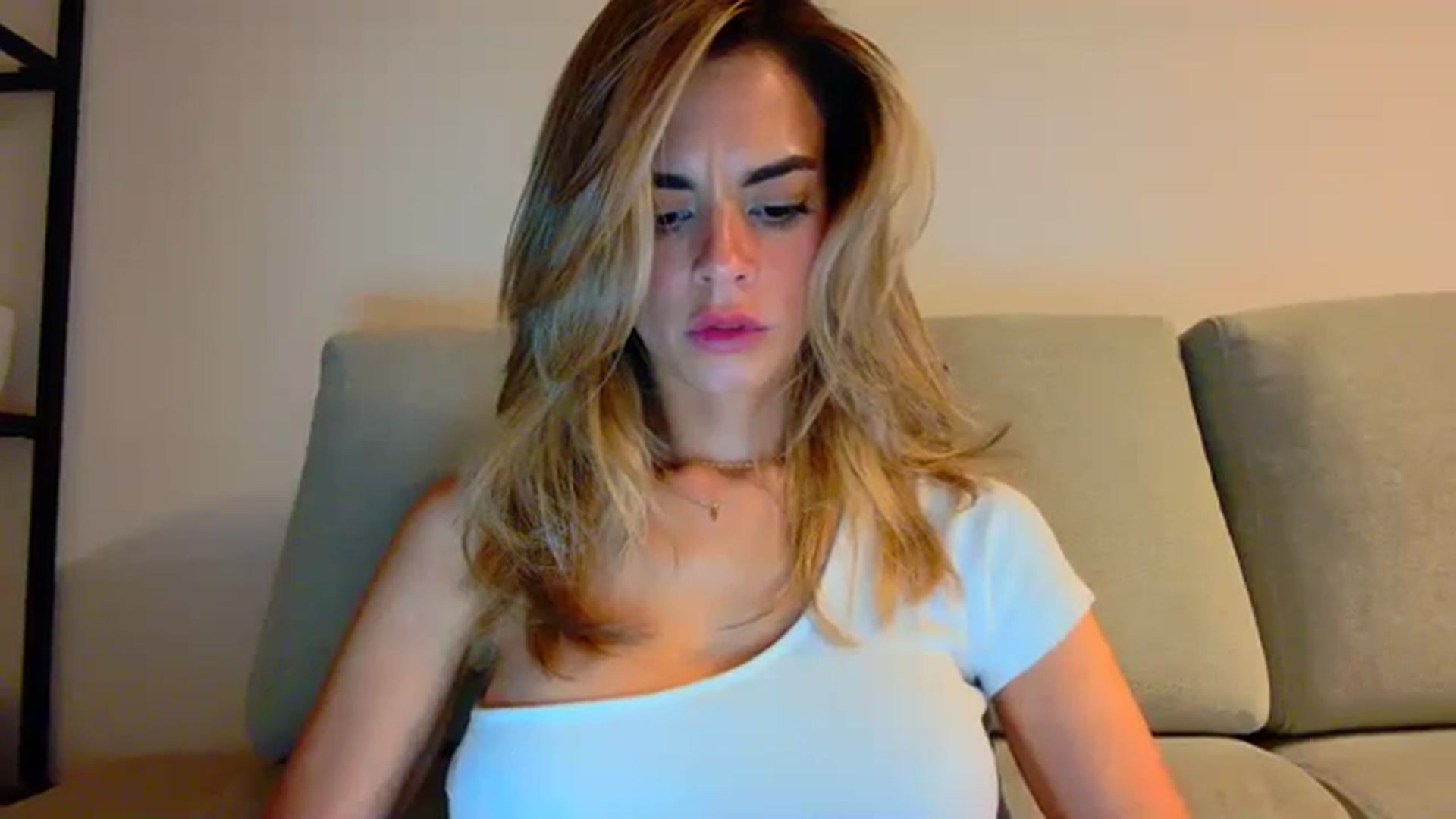 Gallery image thumbnail from fresagirl's myfreecams stream on, 09/18/2023, 20:31 image 3 of 20