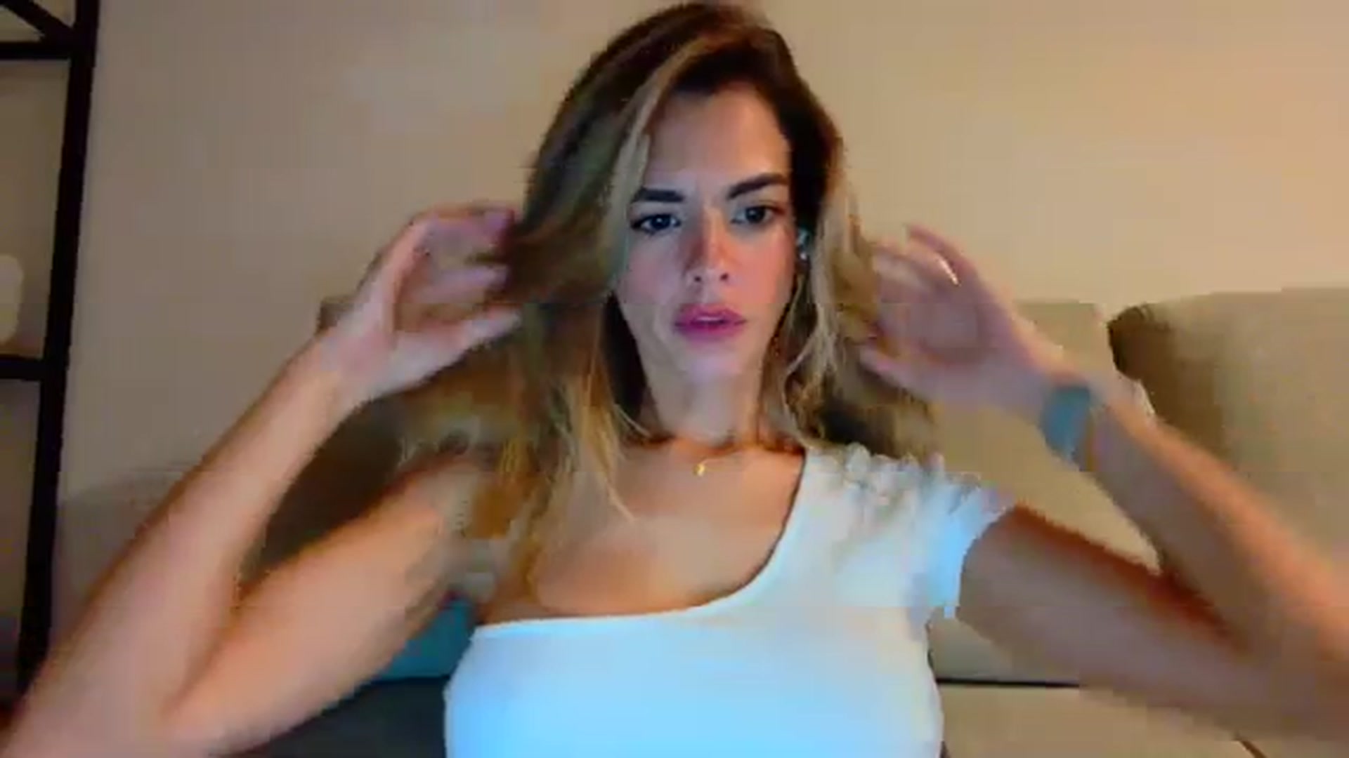 Gallery image thumbnail from fresagirl's myfreecams stream on, 09/18/2023, 20:31 image 14 of 20