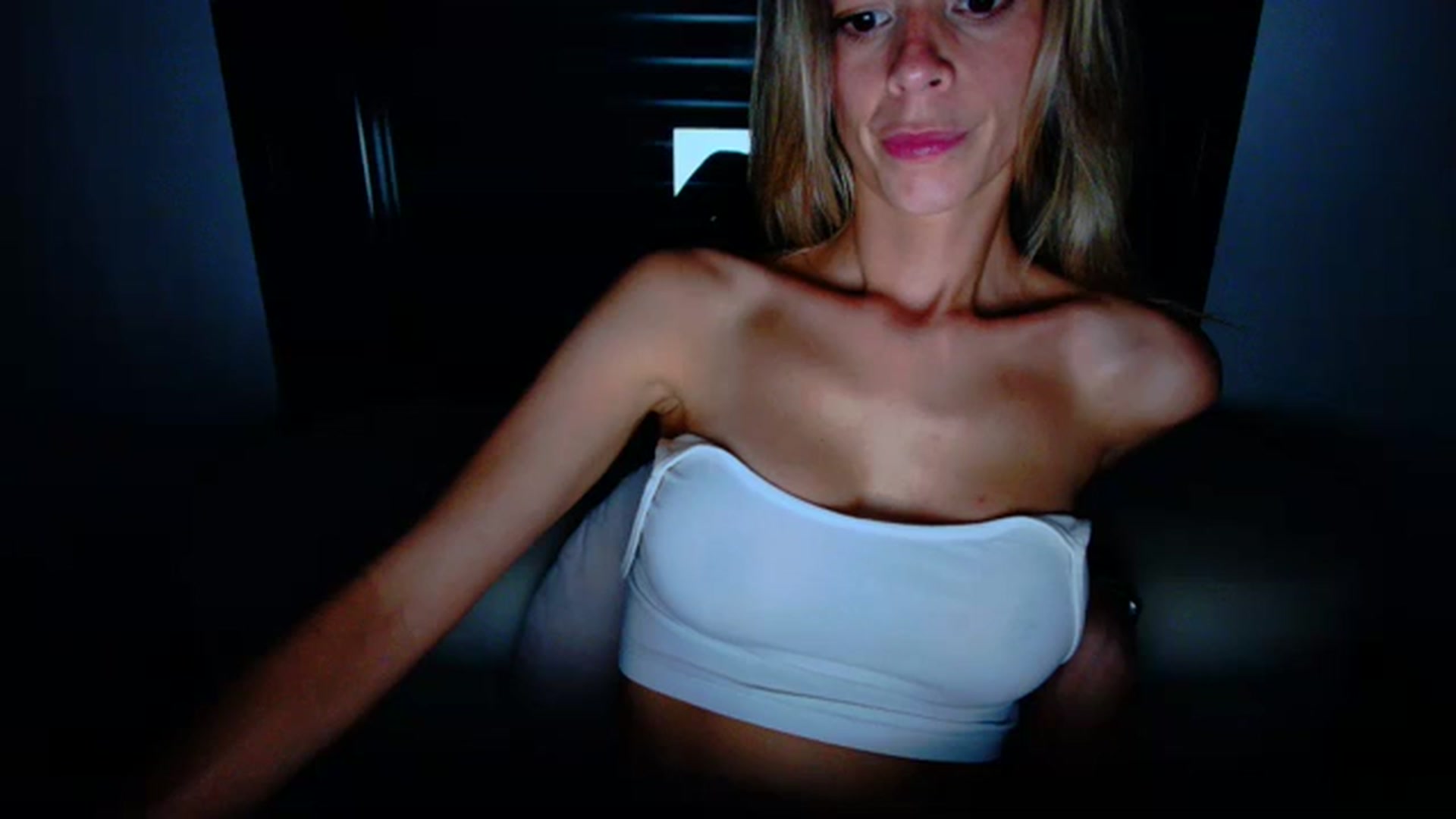 Gallery image thumbnail from fresagirl's myfreecams stream on, 10/09/2023, 22:51 image 18 of 20