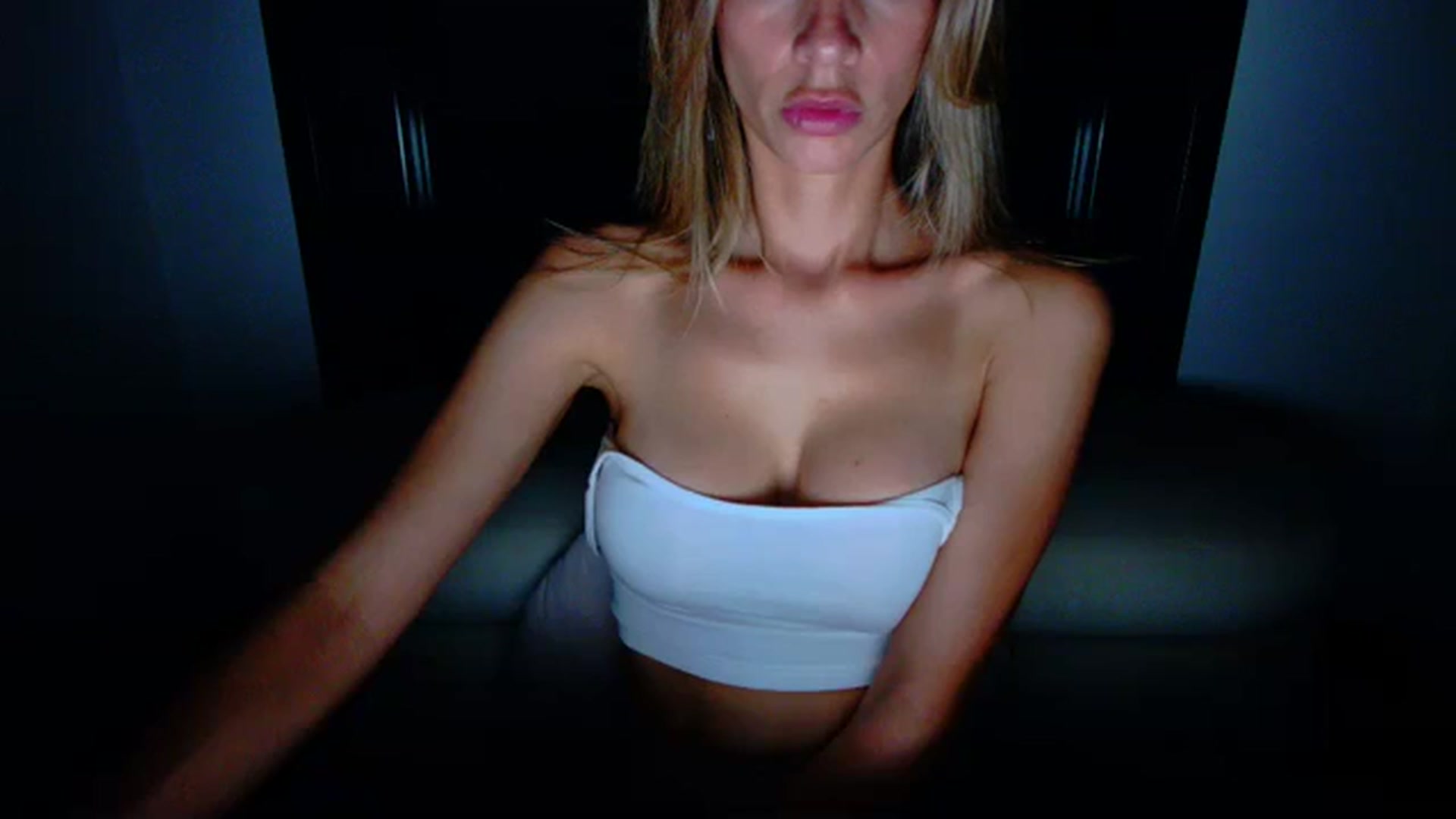 Gallery image thumbnail from fresagirl's myfreecams stream on, 10/09/2023, 22:51 image 15 of 20