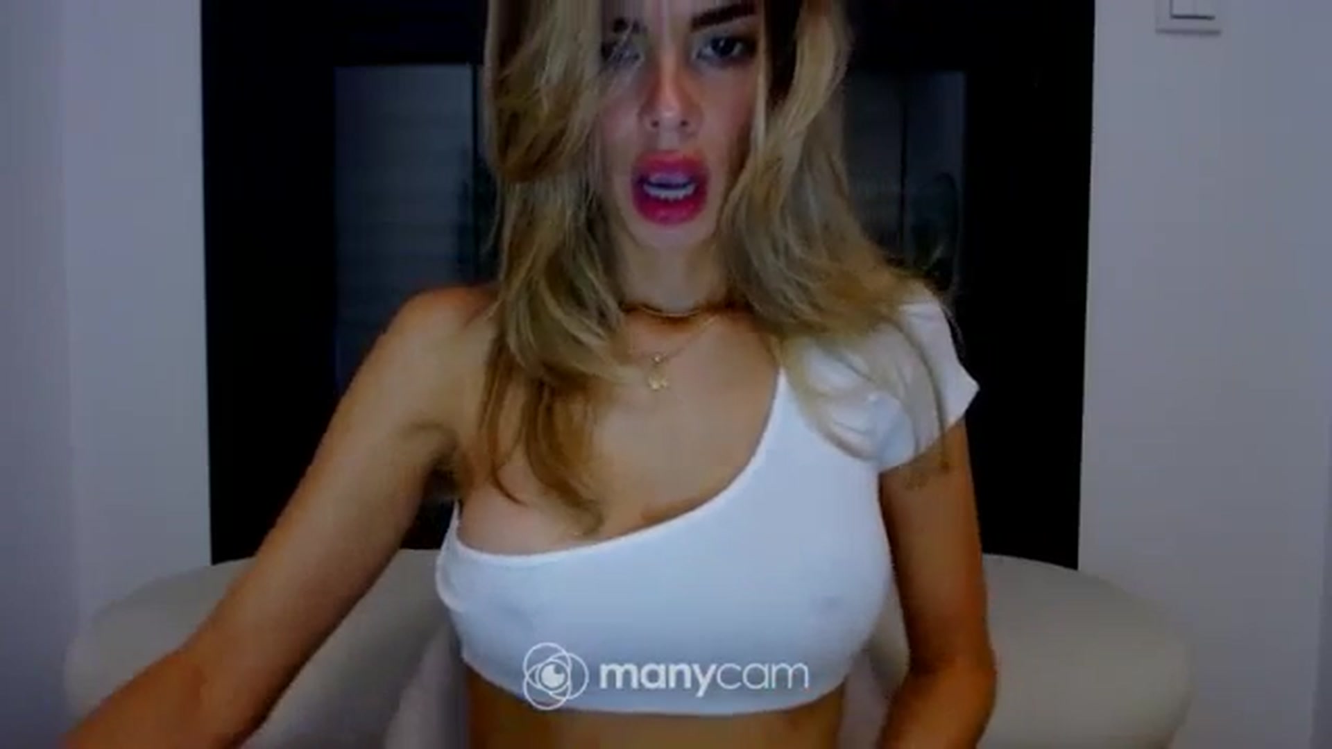 Gallery image thumbnail from fresagirl's myfreecams stream on, 10/16/2023, 20:13 image 8 of 20