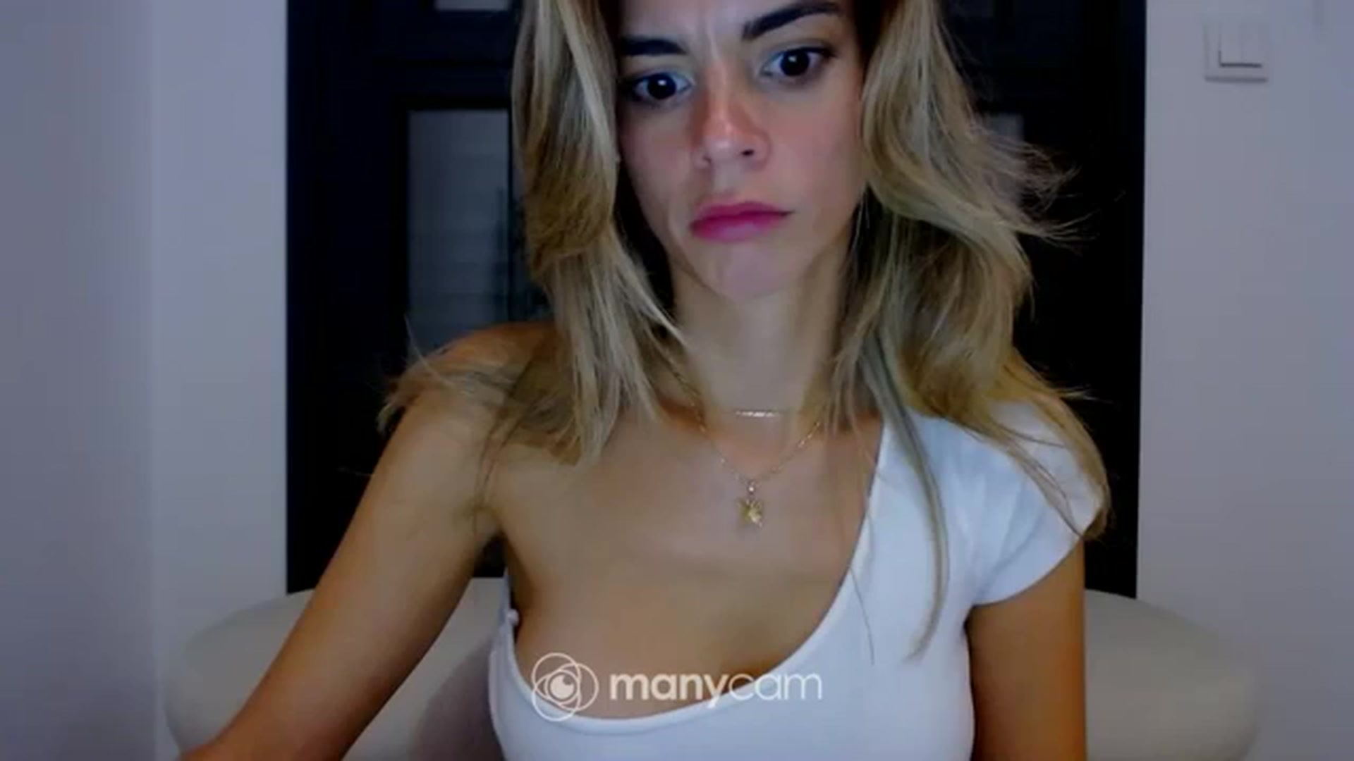 Gallery image thumbnail from fresagirl's myfreecams stream on, 10/16/2023, 23:08 image 12 of 20