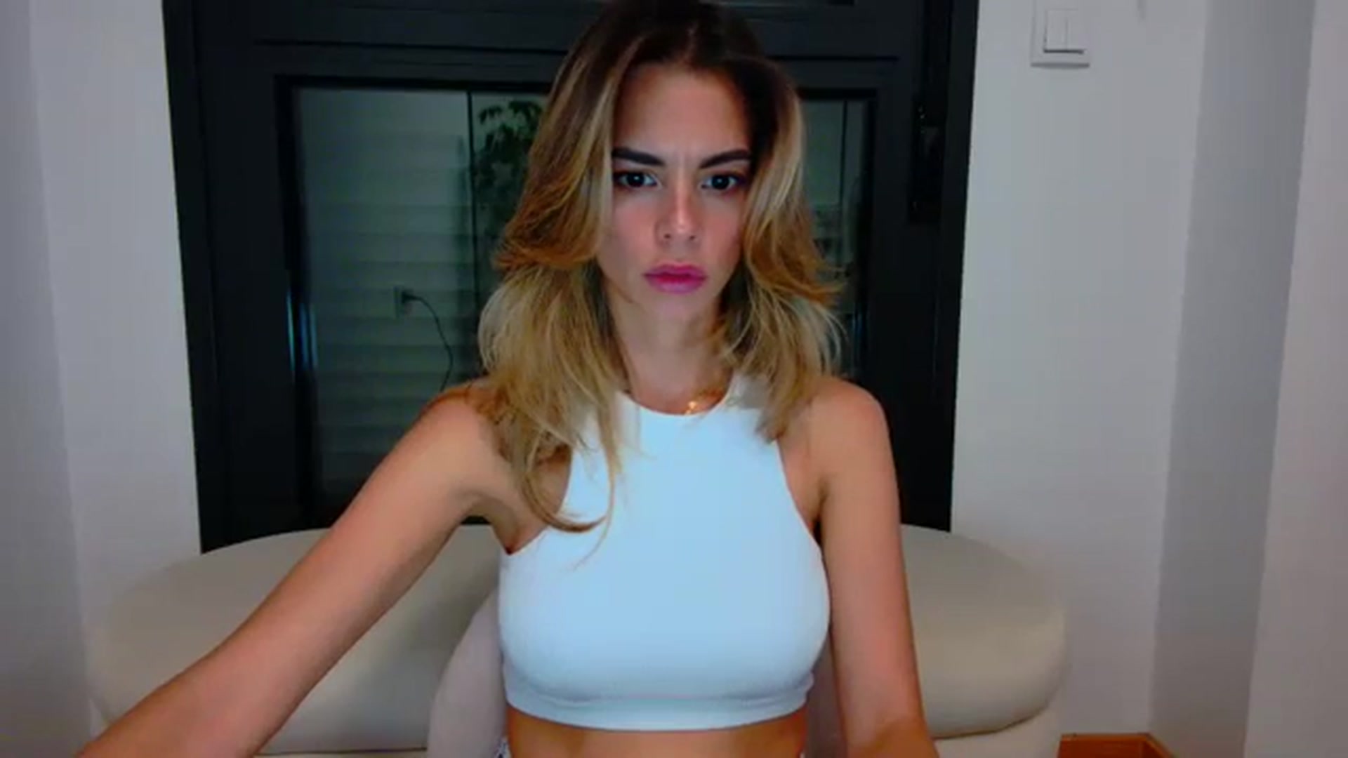 Gallery image thumbnail from fresagirl's myfreecams stream on, 10/19/2023, 20:37 image 5 of 20