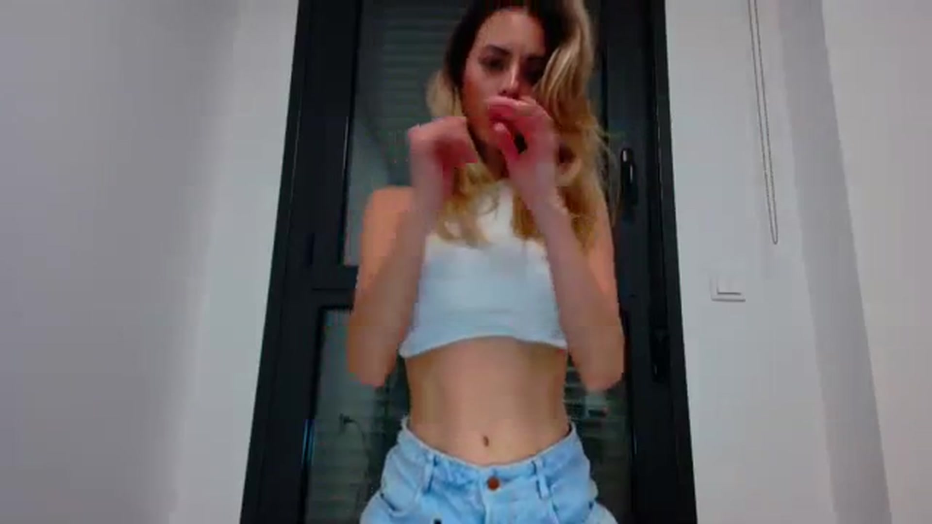 Gallery image thumbnail from fresagirl's myfreecams stream on, 10/19/2023, 20:37 image 9 of 20