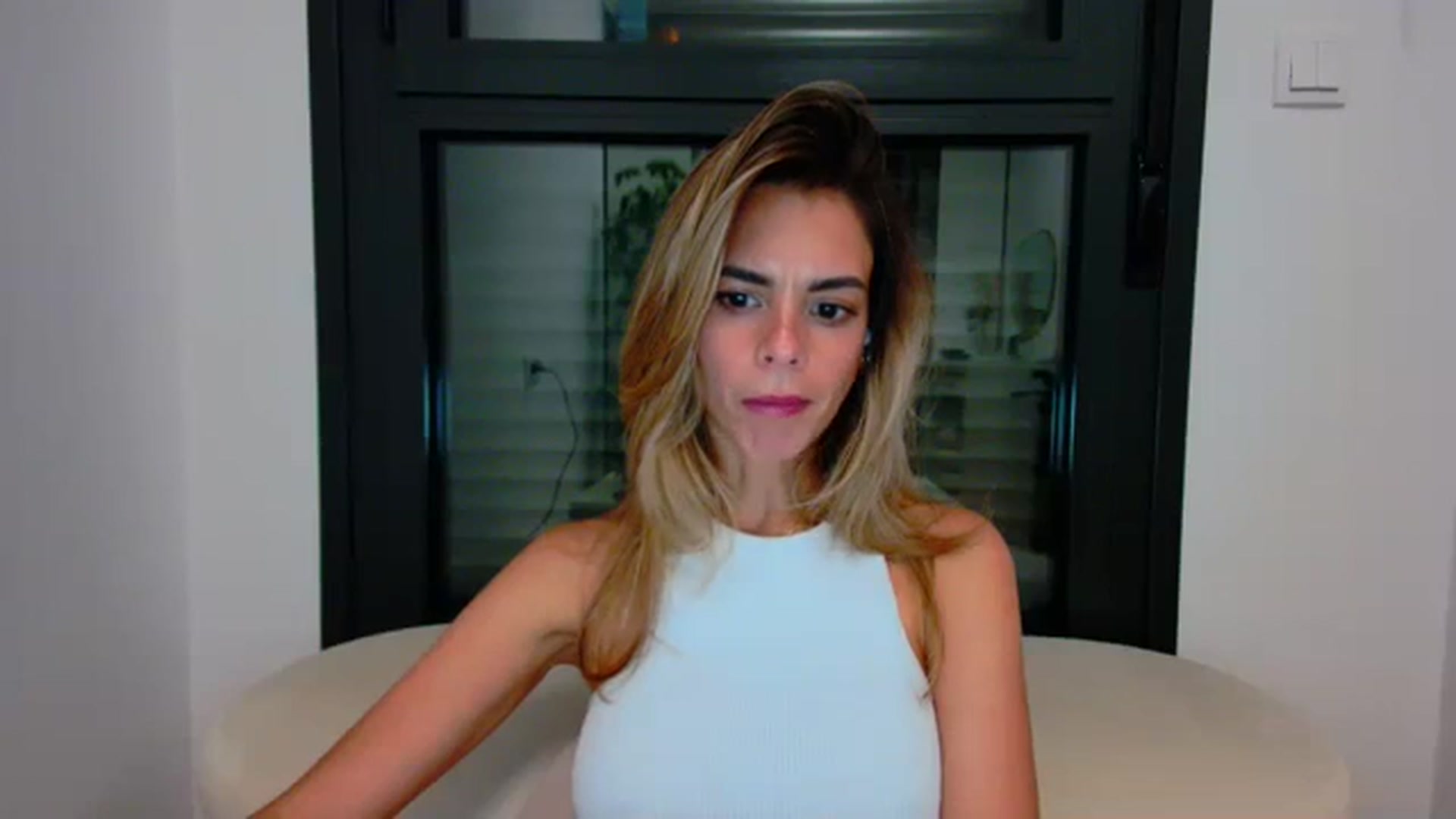 Gallery image thumbnail from fresagirl's myfreecams stream on, 10/19/2023, 21:08 image 19 of 20