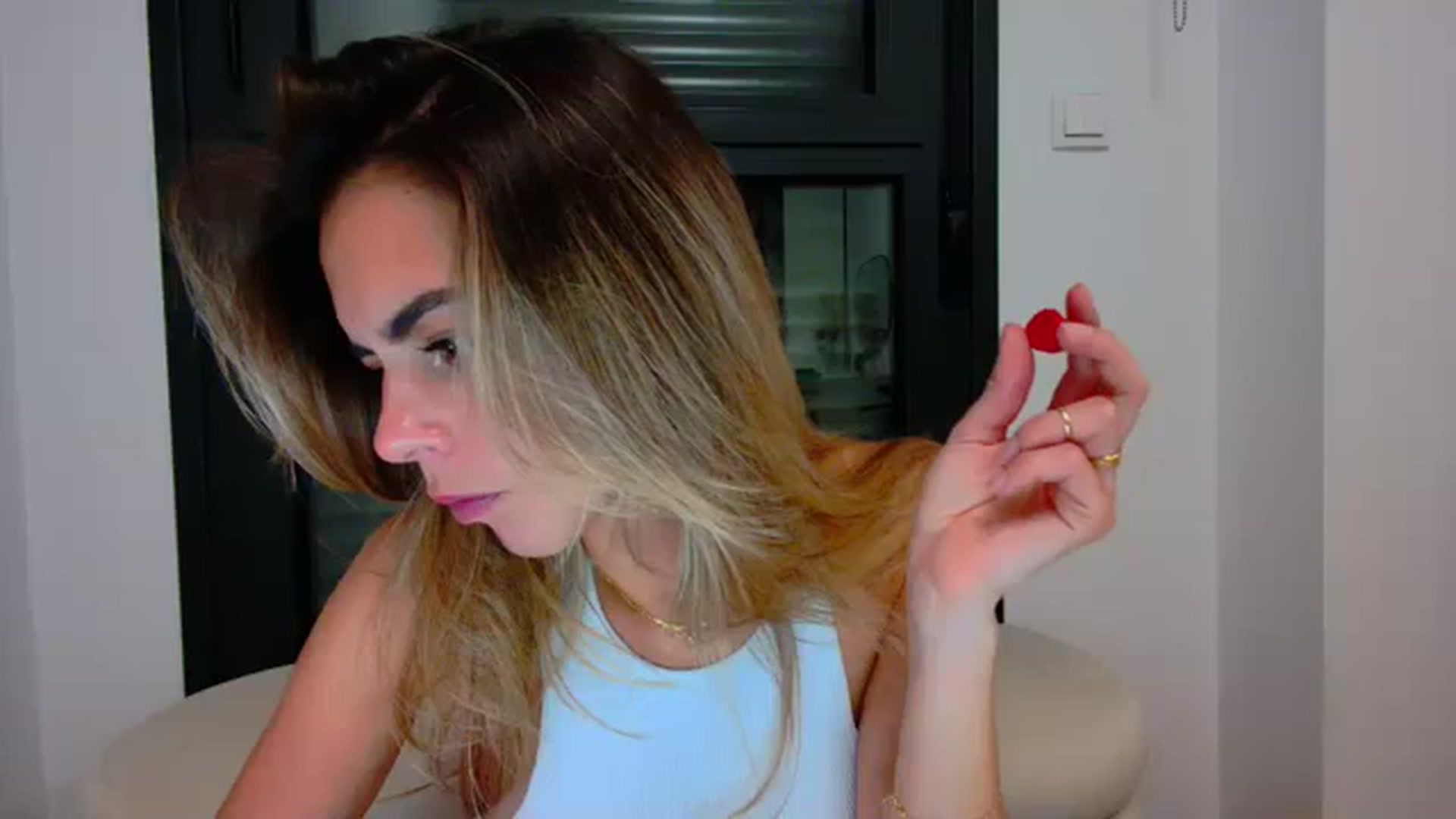 Gallery image thumbnail from fresagirl's myfreecams stream on, 10/19/2023, 21:08 image 2 of 20