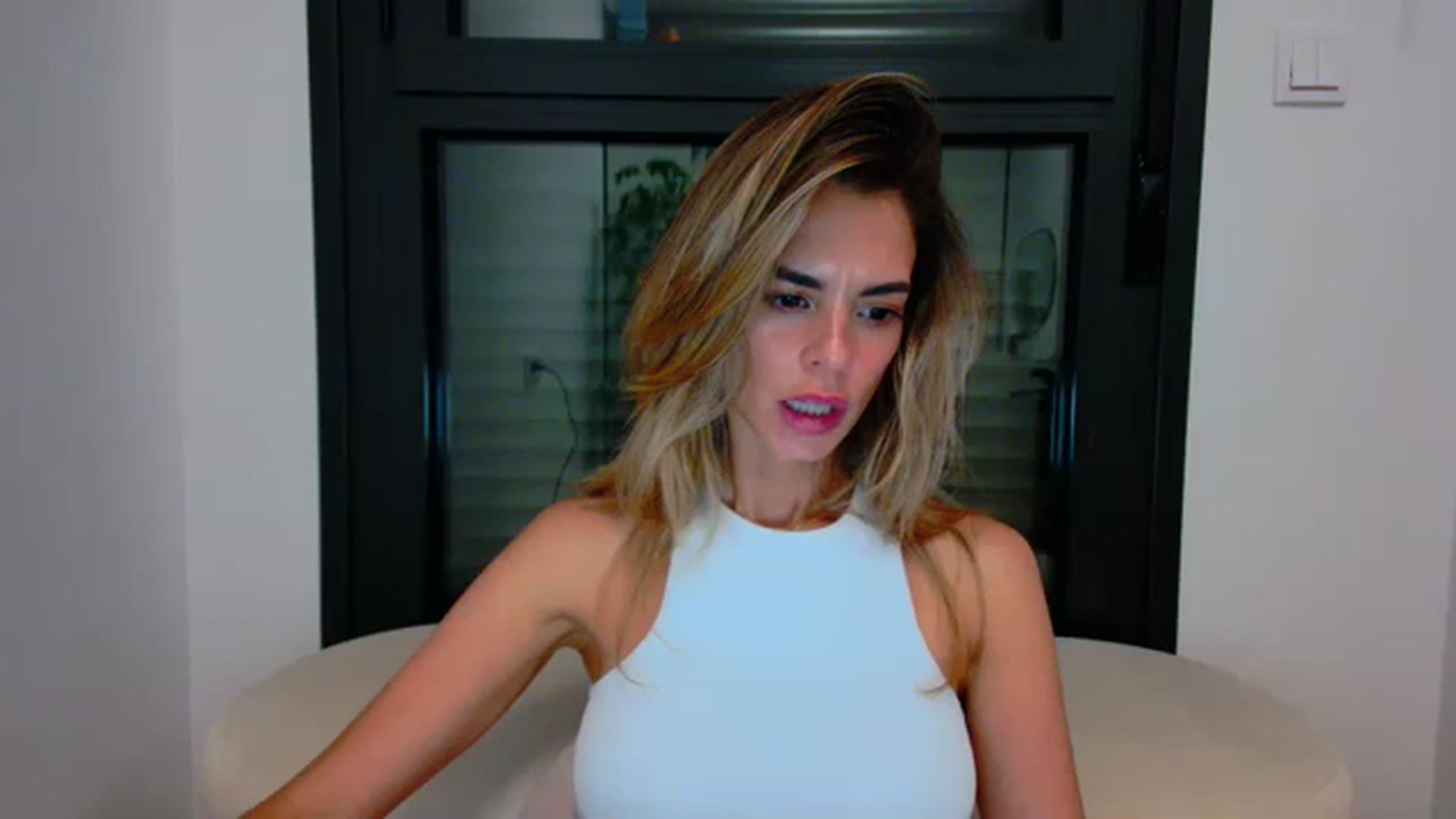 Gallery image thumbnail from fresagirl's myfreecams stream on, 10/19/2023, 21:08 image 17 of 20