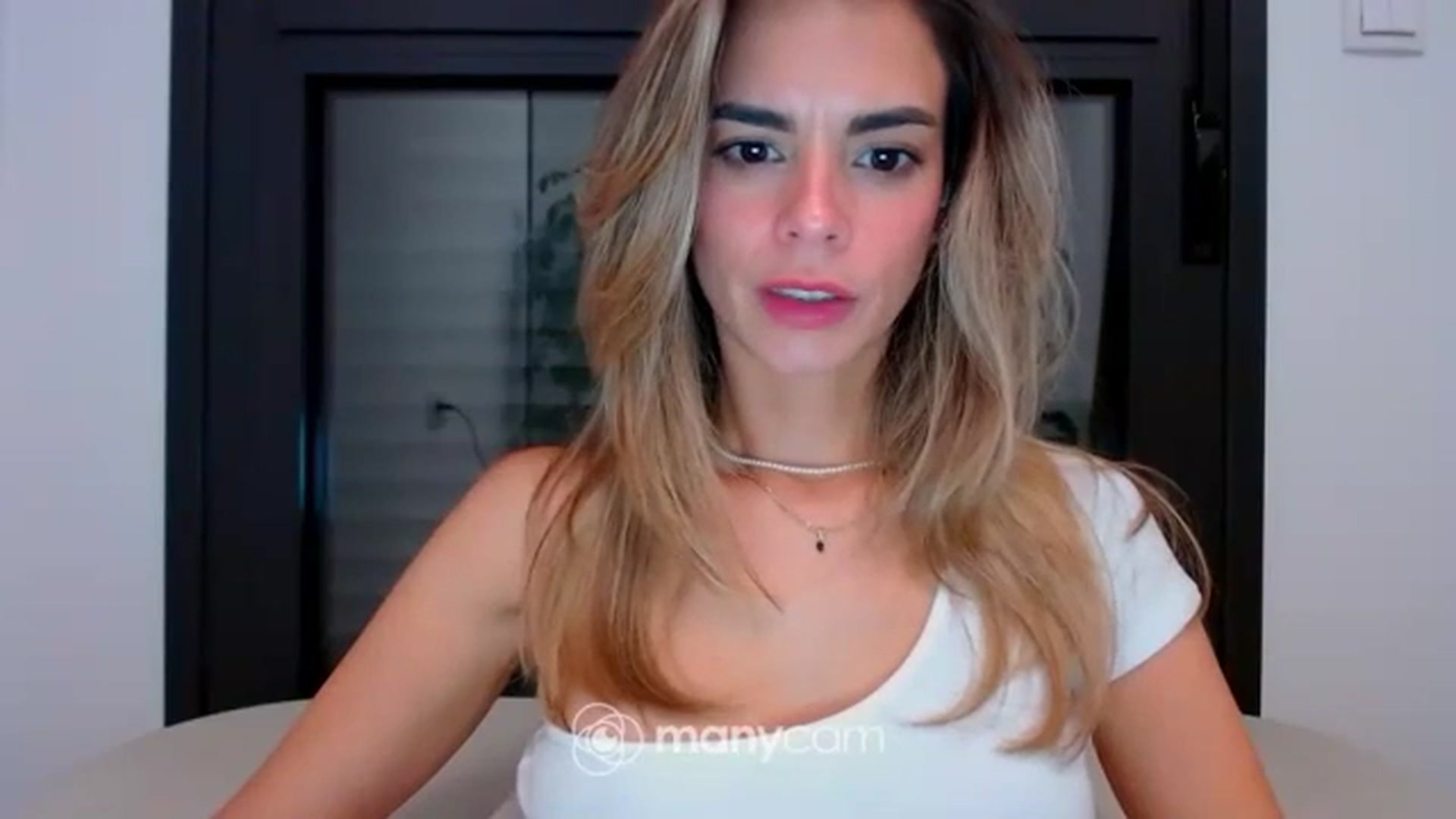 Gallery image thumbnail from fresagirl's myfreecams stream on, 10/24/2023, 20:58 image 14 of 20