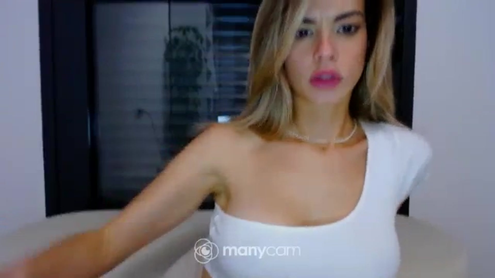 Gallery image thumbnail from fresagirl's myfreecams stream on, 11/14/2023, 01:38 image 6 of 20